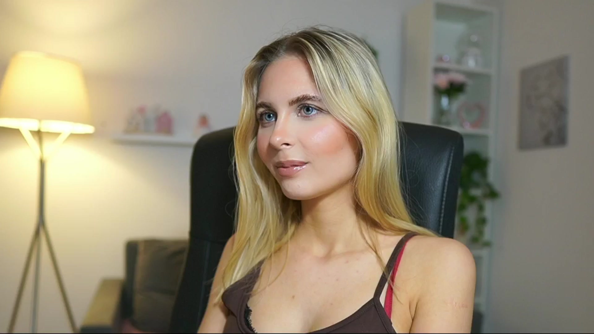 Gallery image thumbnail from Catecrago_'s myfreecams stream on, 04/26/2025, 12:03 image 4 of 20