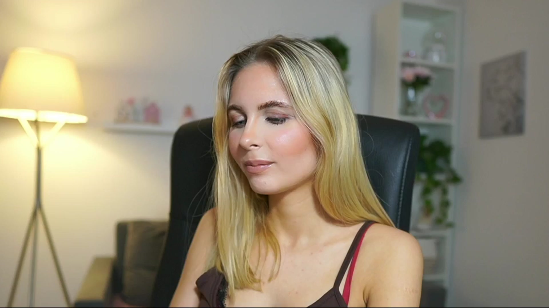 Gallery image thumbnail from Catecrago_'s myfreecams stream on, 04/26/2025, 12:03 image 16 of 20