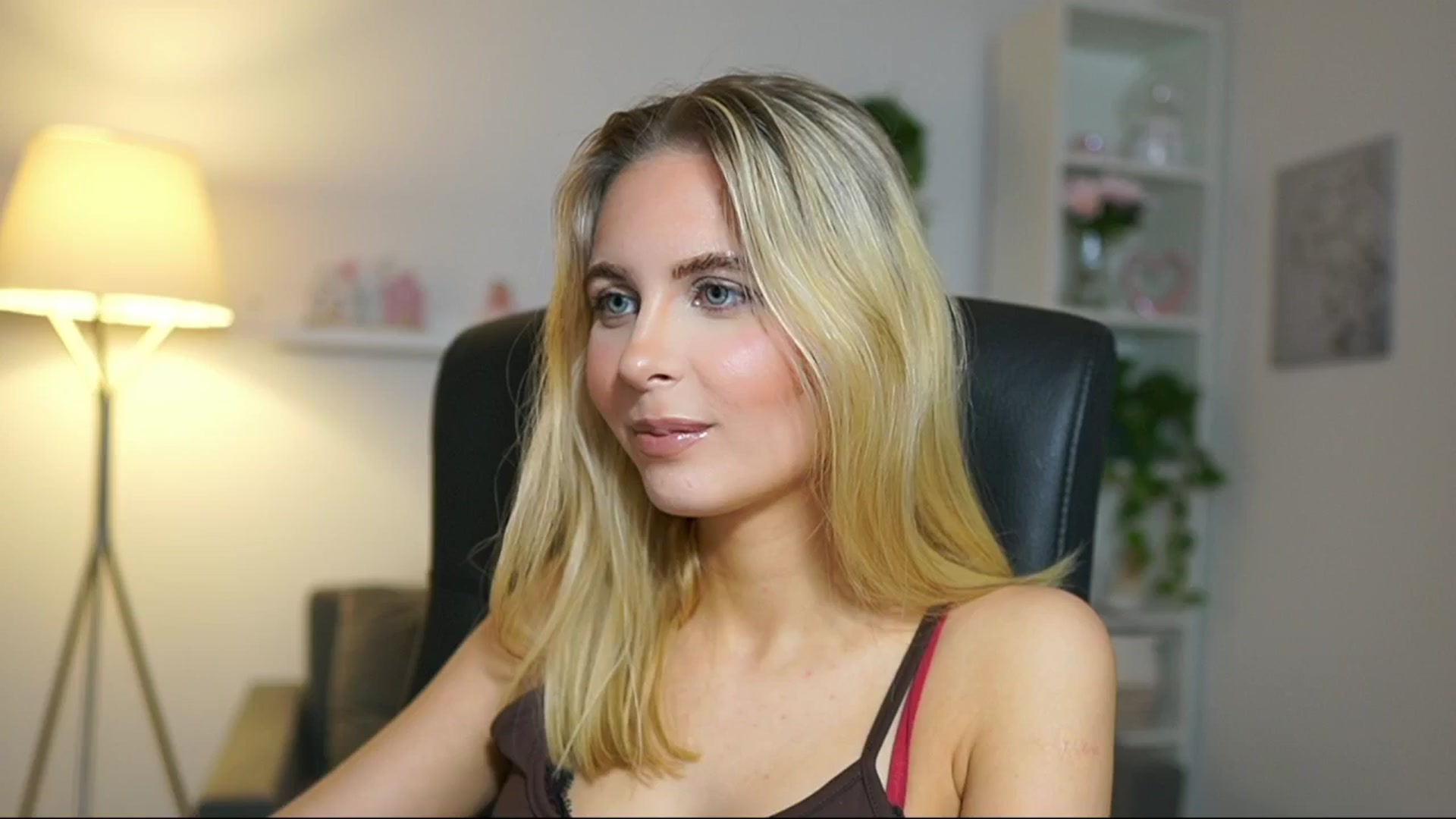 Gallery image thumbnail from Catecrago_'s myfreecams stream on, 04/26/2025, 12:03 image 2 of 20