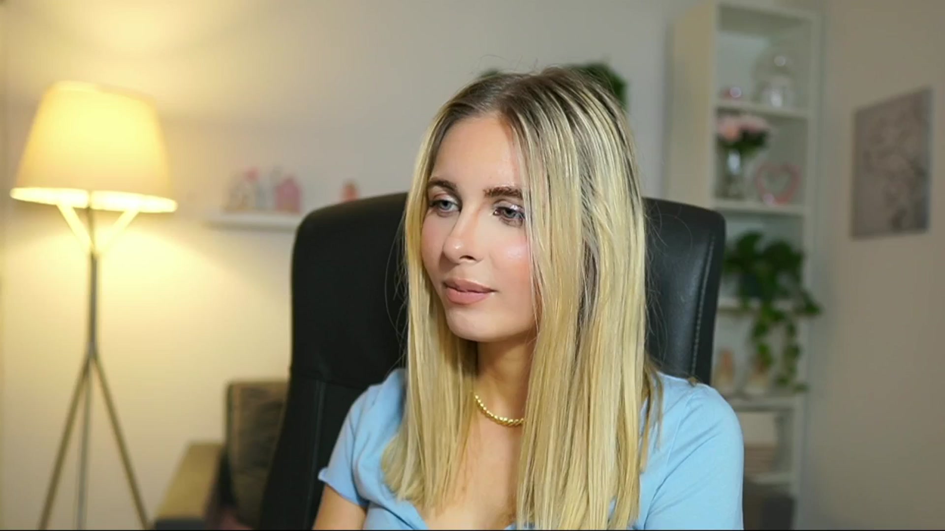 Gallery image thumbnail from Catecrago_'s myfreecams stream on, 04/28/2025, 14:20 image 16 of 20
