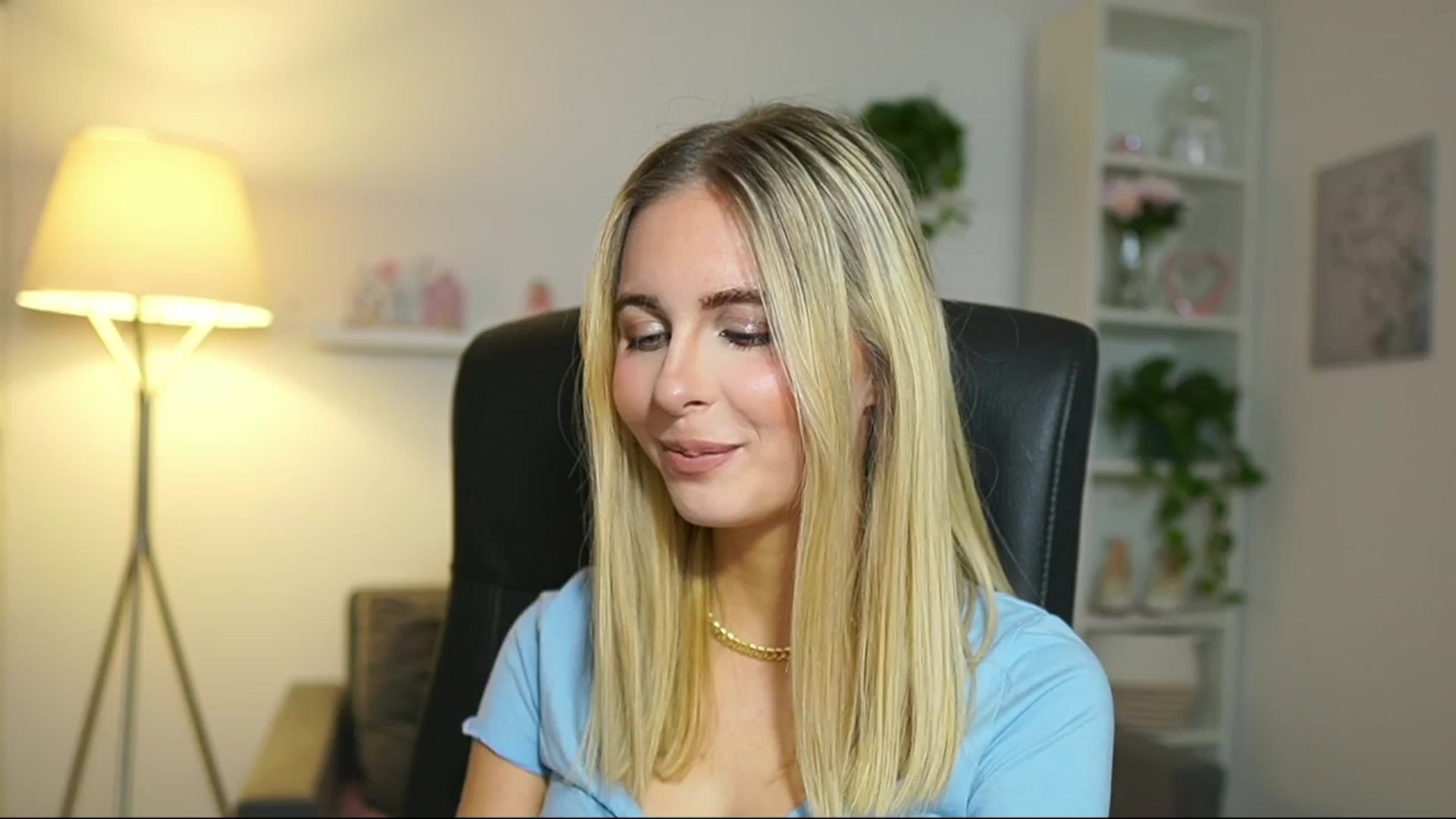 Gallery image thumbnail from Catecrago_'s myfreecams stream on, 04/28/2025, 14:20 image 8 of 20