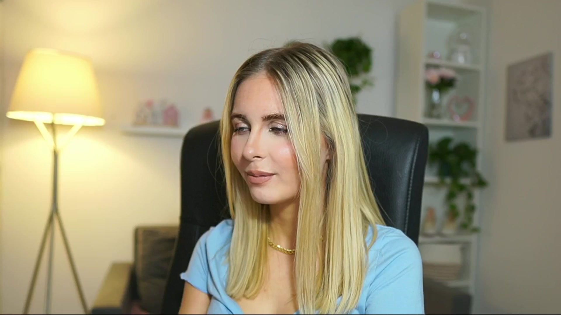 Gallery image thumbnail from Catecrago_'s myfreecams stream on, 04/28/2025, 14:20 image 9 of 20
