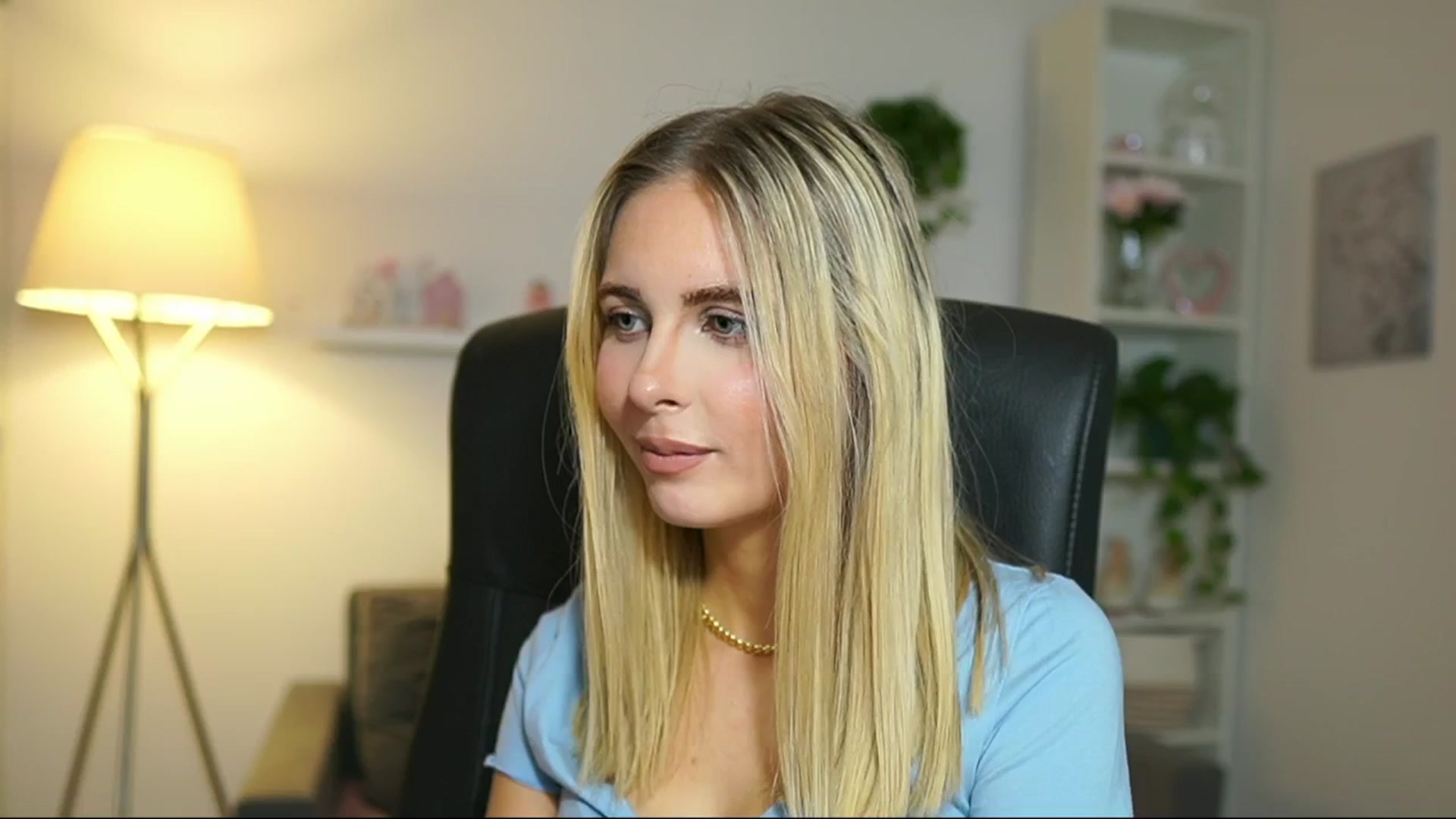 Gallery image thumbnail from Catecrago_'s myfreecams stream on, 04/28/2025, 14:20 image 15 of 20