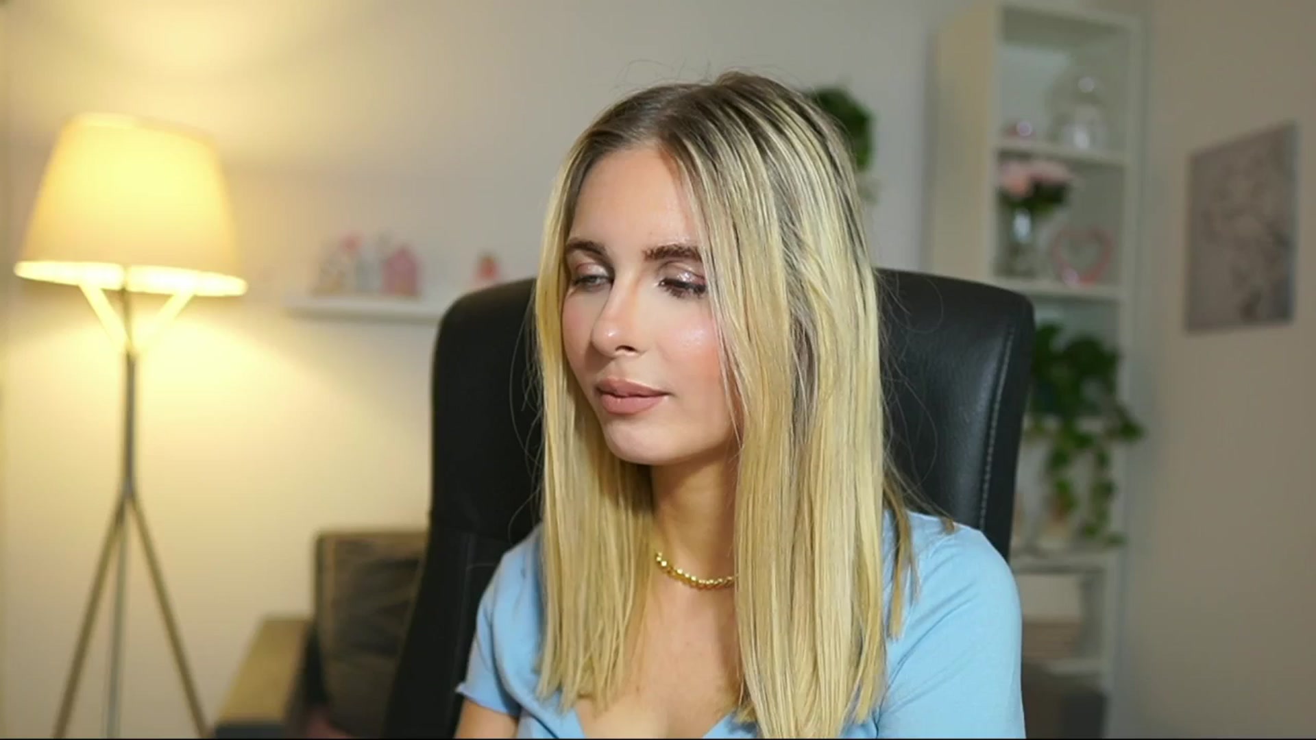 Gallery image thumbnail from Catecrago_'s myfreecams stream on, 04/28/2025, 14:20 image 14 of 20