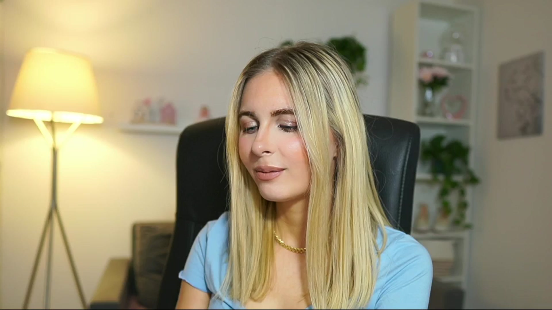Gallery image thumbnail from Catecrago_'s myfreecams stream on, 04/28/2025, 14:20 image 6 of 20