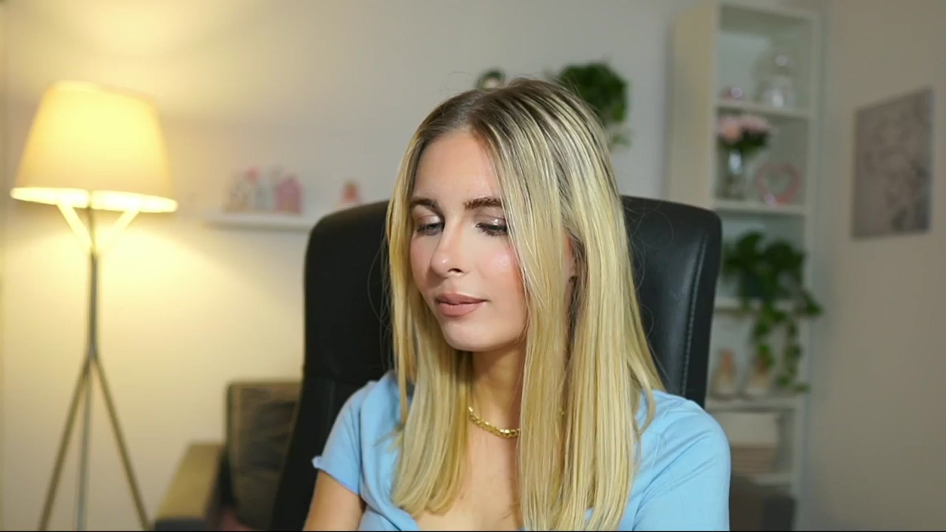 Gallery image thumbnail from Catecrago_'s myfreecams stream on, 04/28/2025, 14:20 image 10 of 20