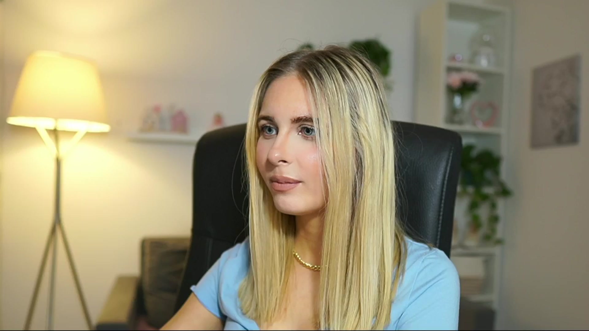 Gallery image thumbnail from Catecrago_'s myfreecams stream on, 04/28/2025, 14:20 image 17 of 20