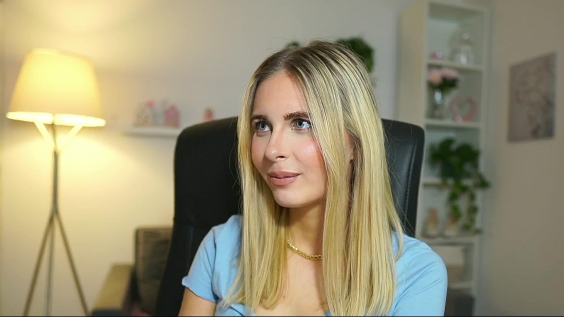 Gallery image thumbnail from Catecrago_'s myfreecams stream on, 04/28/2025, 14:20 image 3 of 20