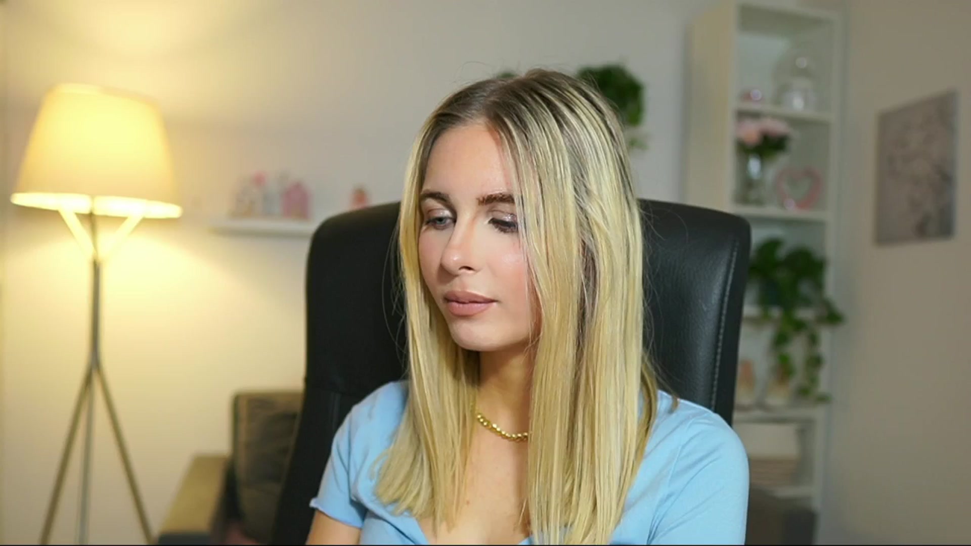 Gallery image thumbnail from Catecrago_'s myfreecams stream on, 04/28/2025, 14:20 image 13 of 20