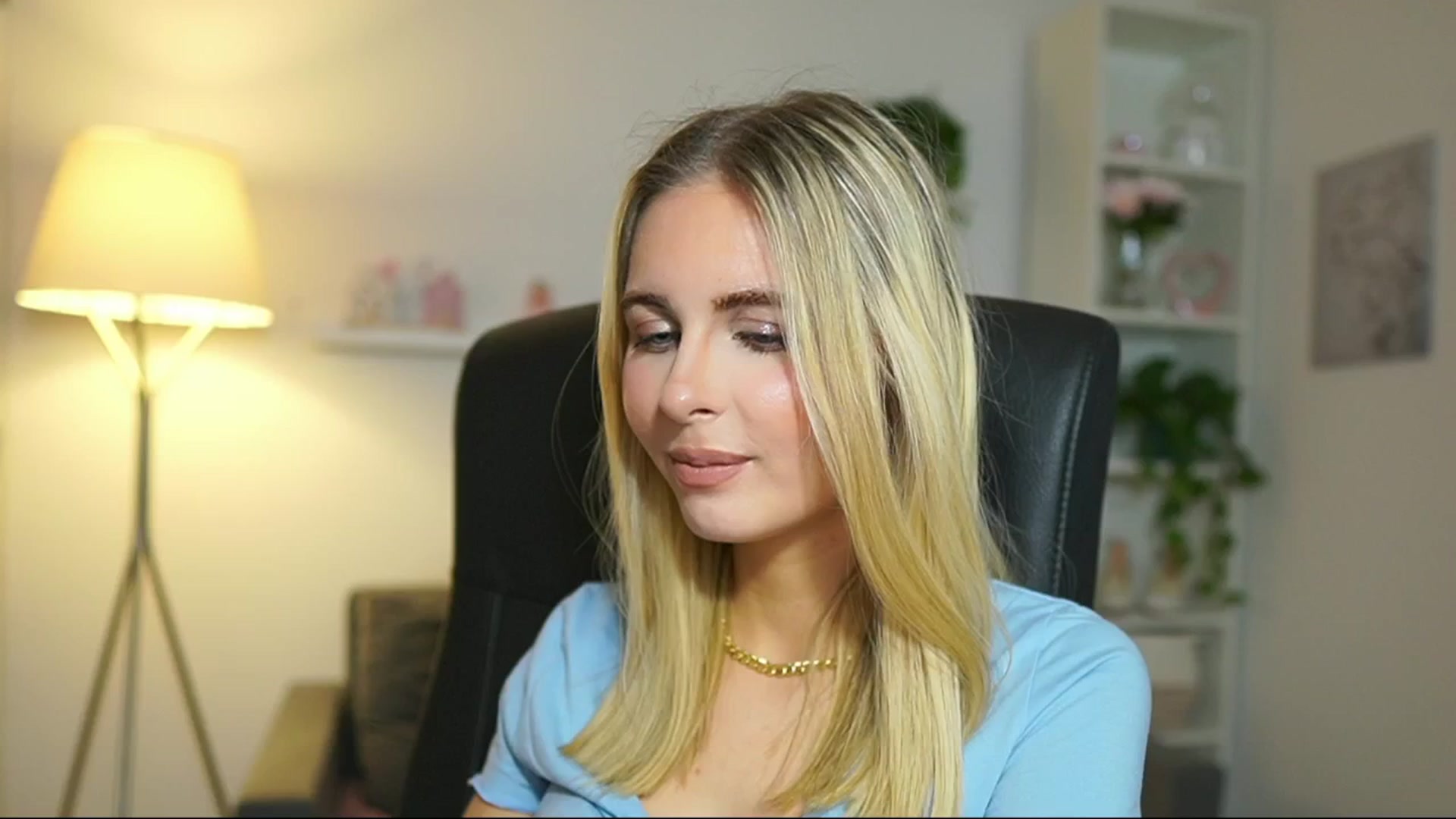 Gallery image thumbnail from Catecrago_'s myfreecams stream on, 04/28/2025, 14:59 image 6 of 20