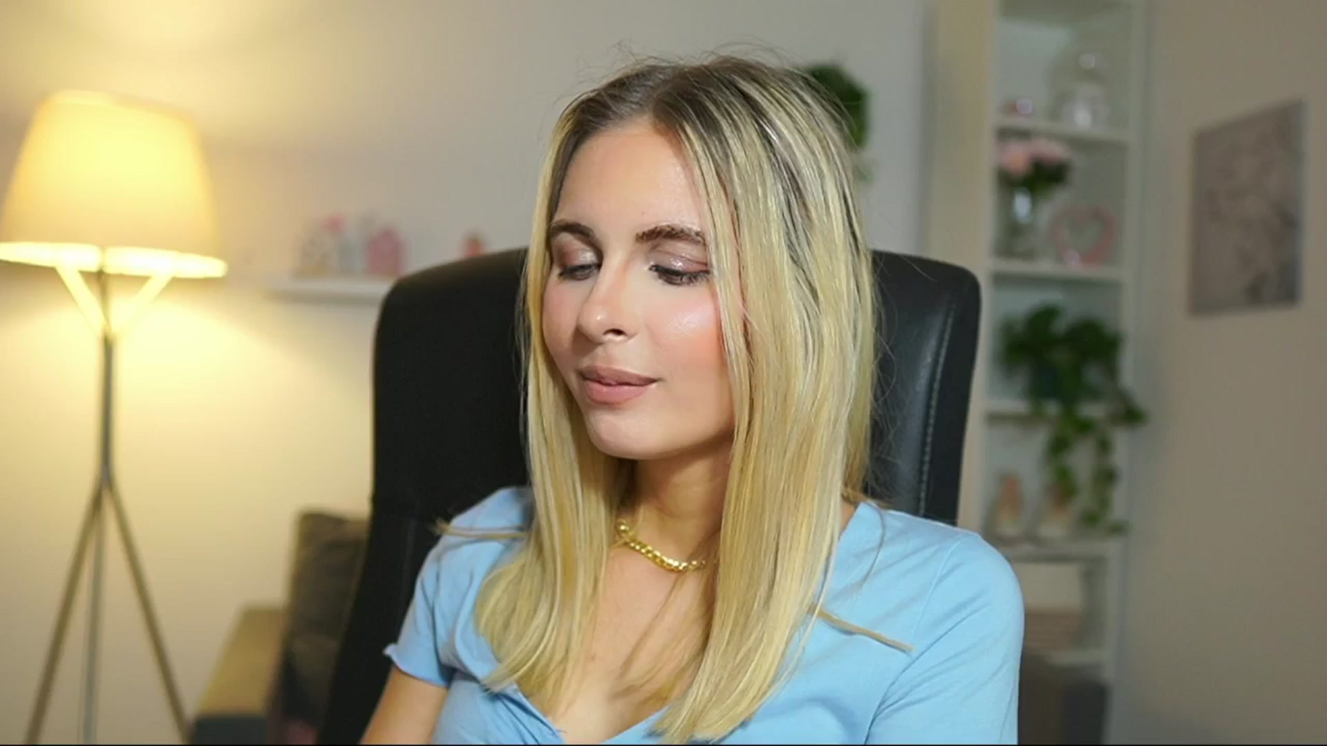 Gallery image thumbnail from Catecrago_'s myfreecams stream on, 04/28/2025, 17:12 image 8 of 20