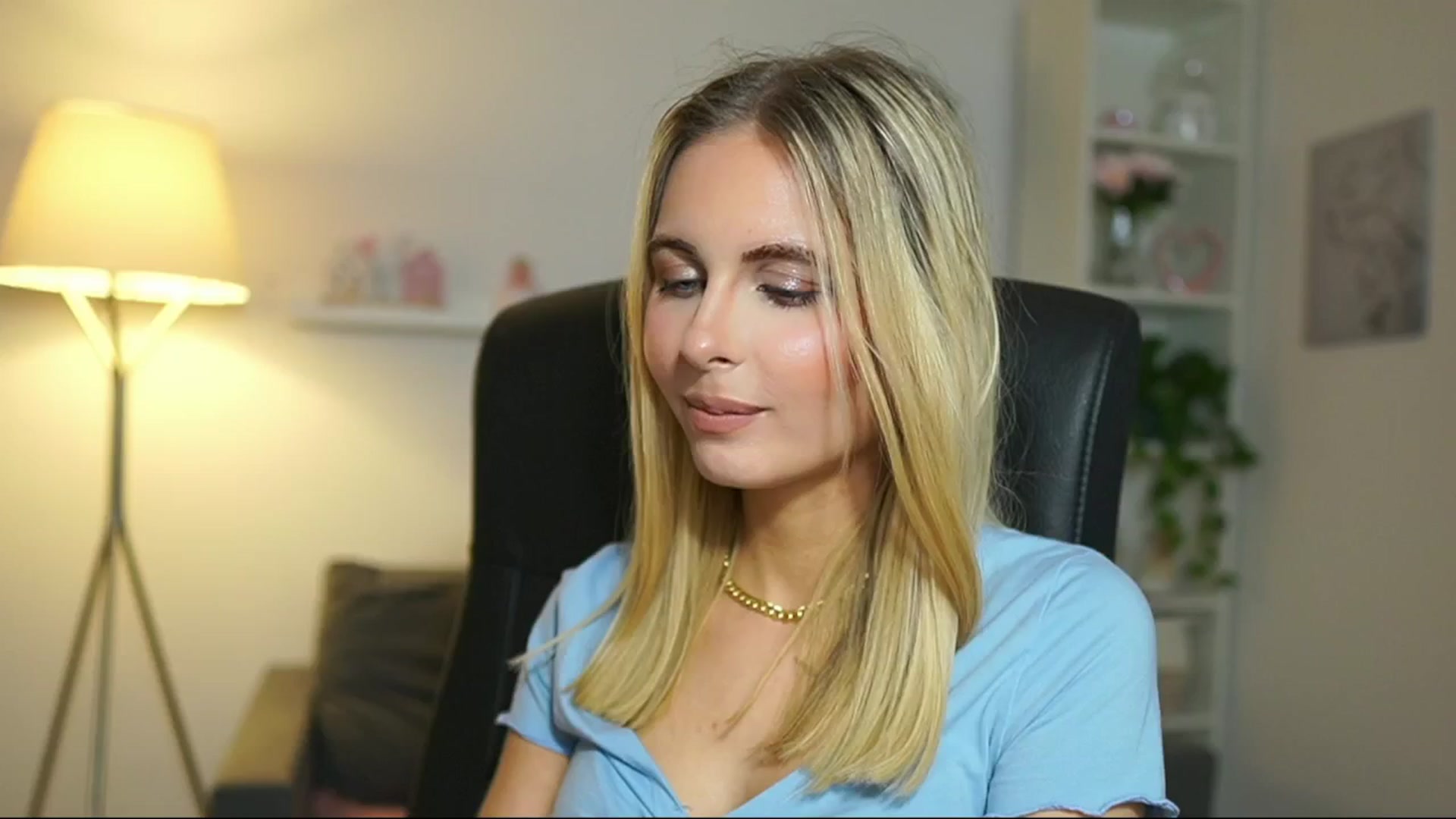 Gallery image thumbnail from Catecrago_'s myfreecams stream on, 04/28/2025, 17:12 image 12 of 20