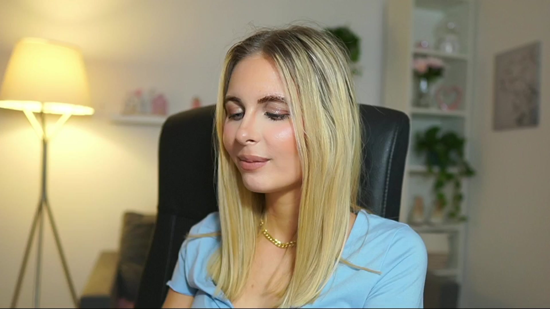 Gallery image thumbnail from Catecrago_'s myfreecams stream on, 04/28/2025, 17:12 image 6 of 20