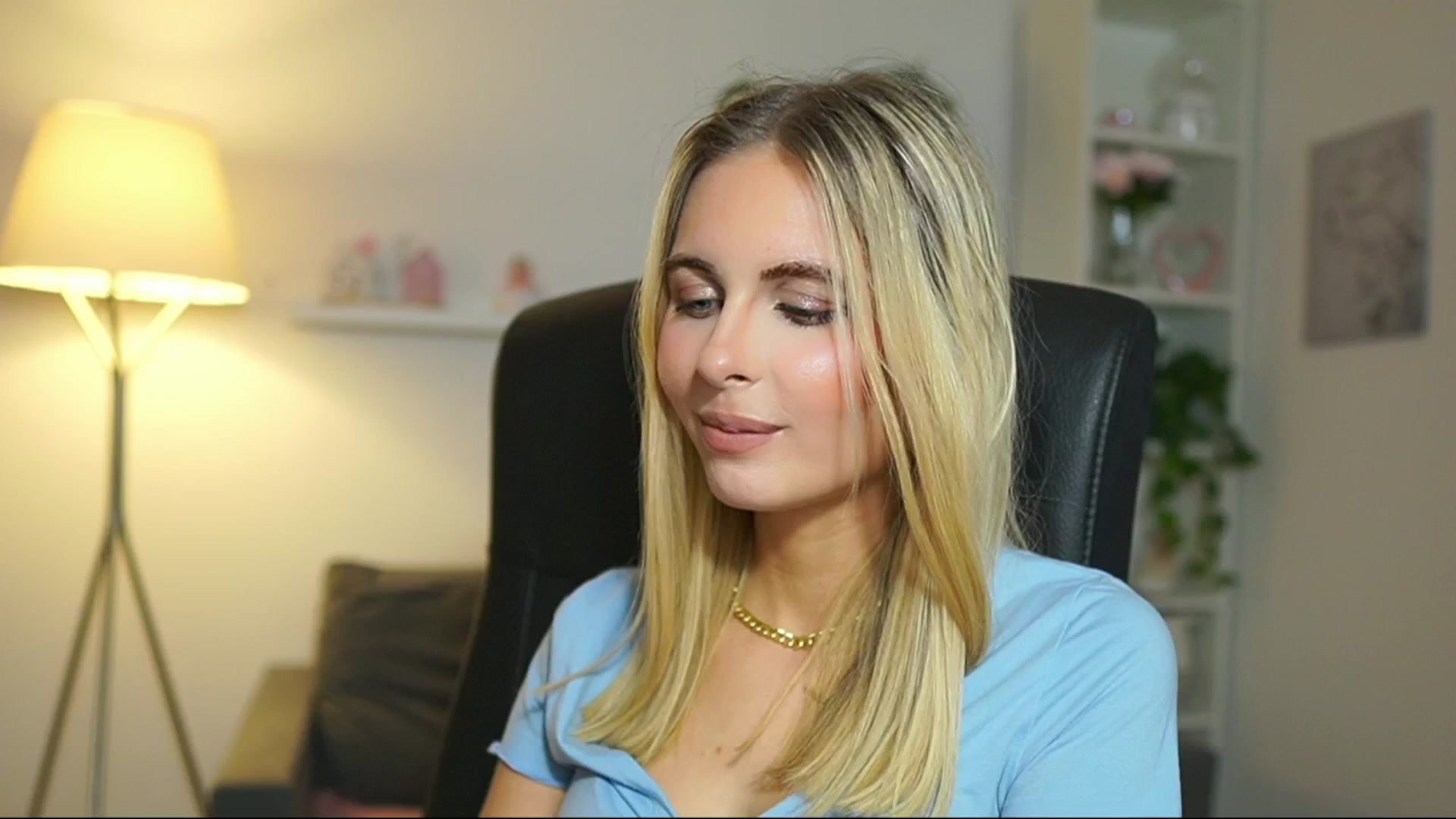 Gallery image thumbnail from Catecrago_'s myfreecams stream on, 04/28/2025, 17:12 image 14 of 20