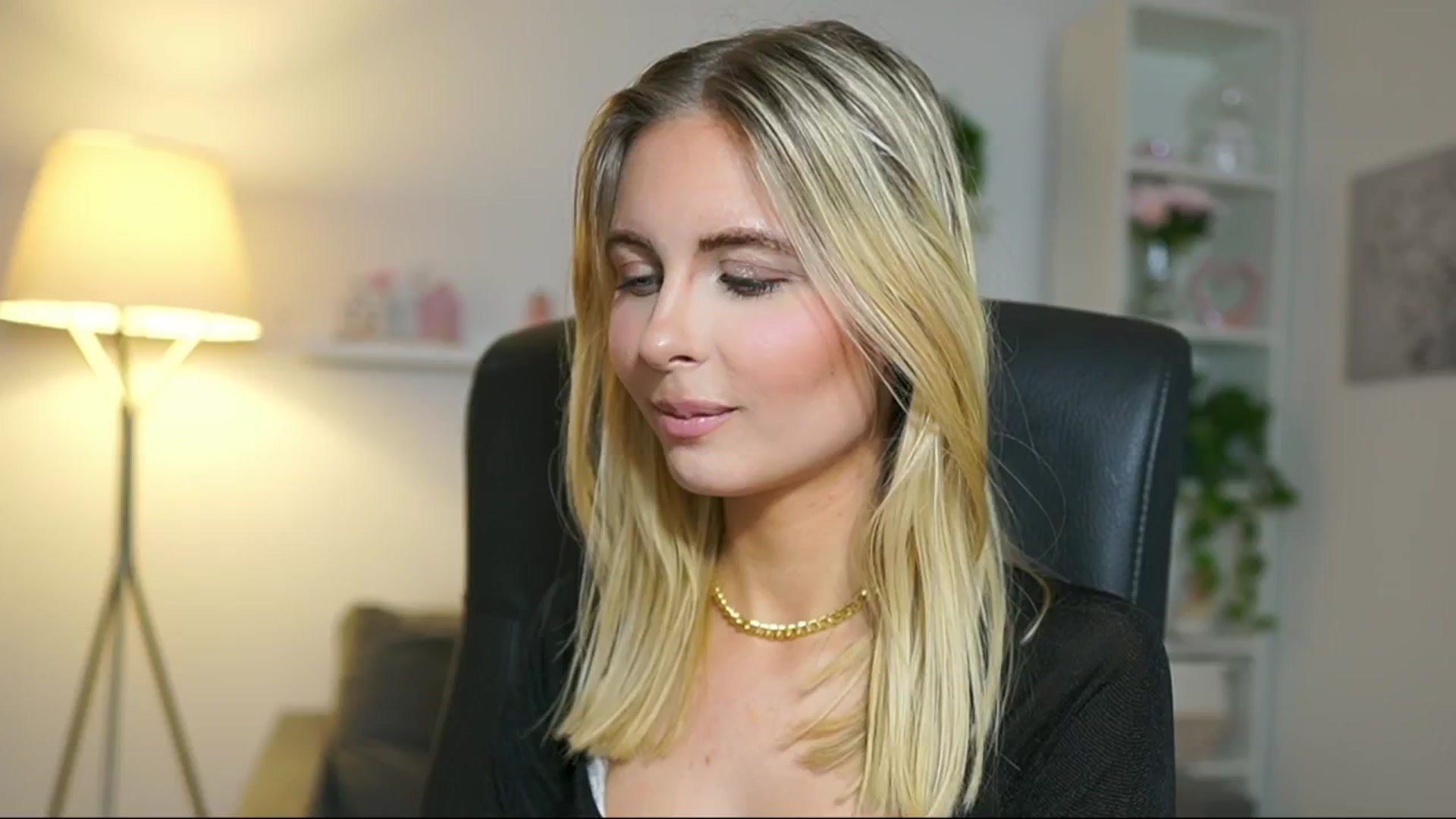 Gallery image thumbnail from Catecrago_'s myfreecams stream on, 04/29/2025, 13:05 image 1 of 20