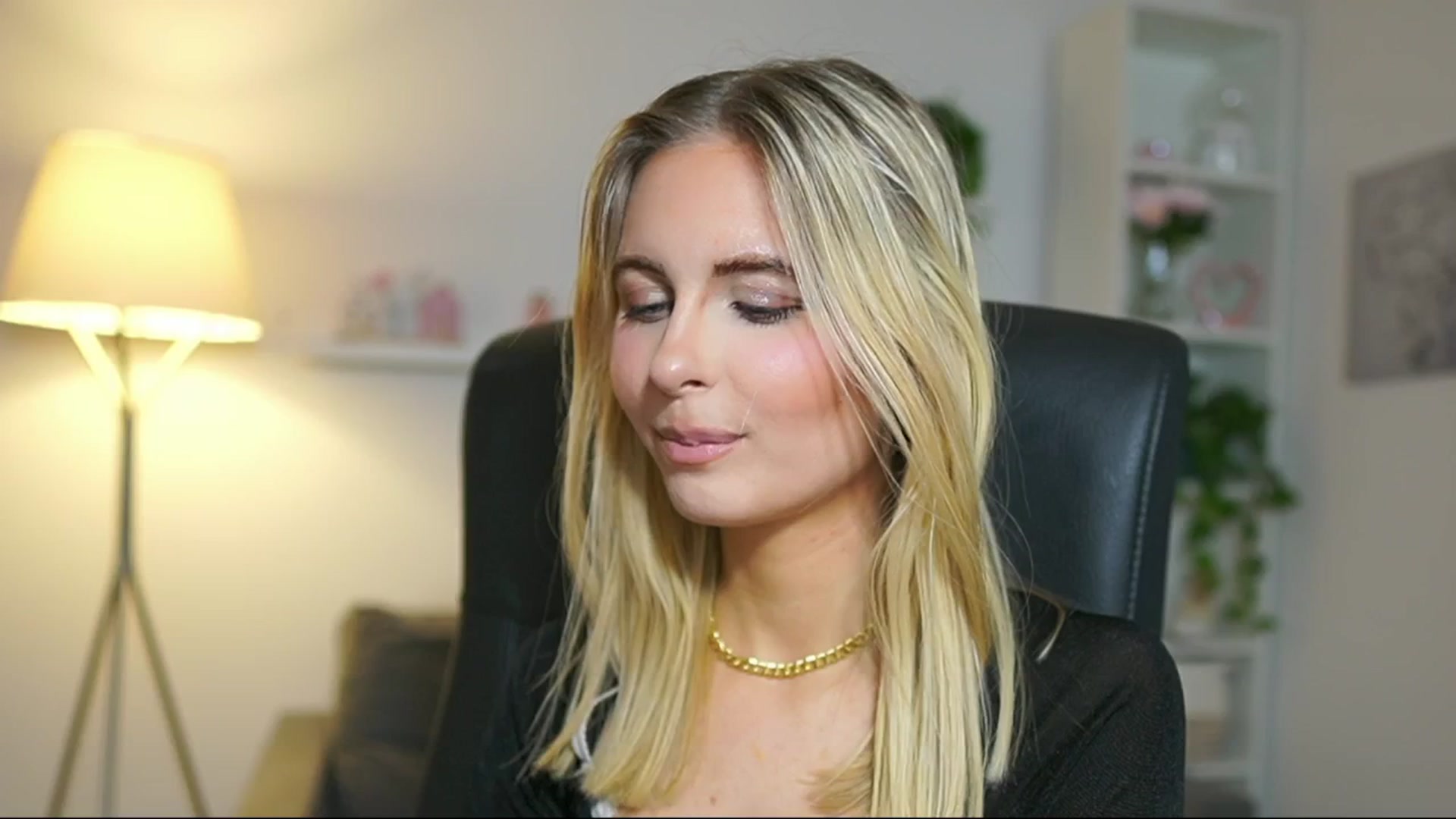 Gallery image thumbnail from Catecrago_'s myfreecams stream on, 04/29/2025, 13:05 image 16 of 20