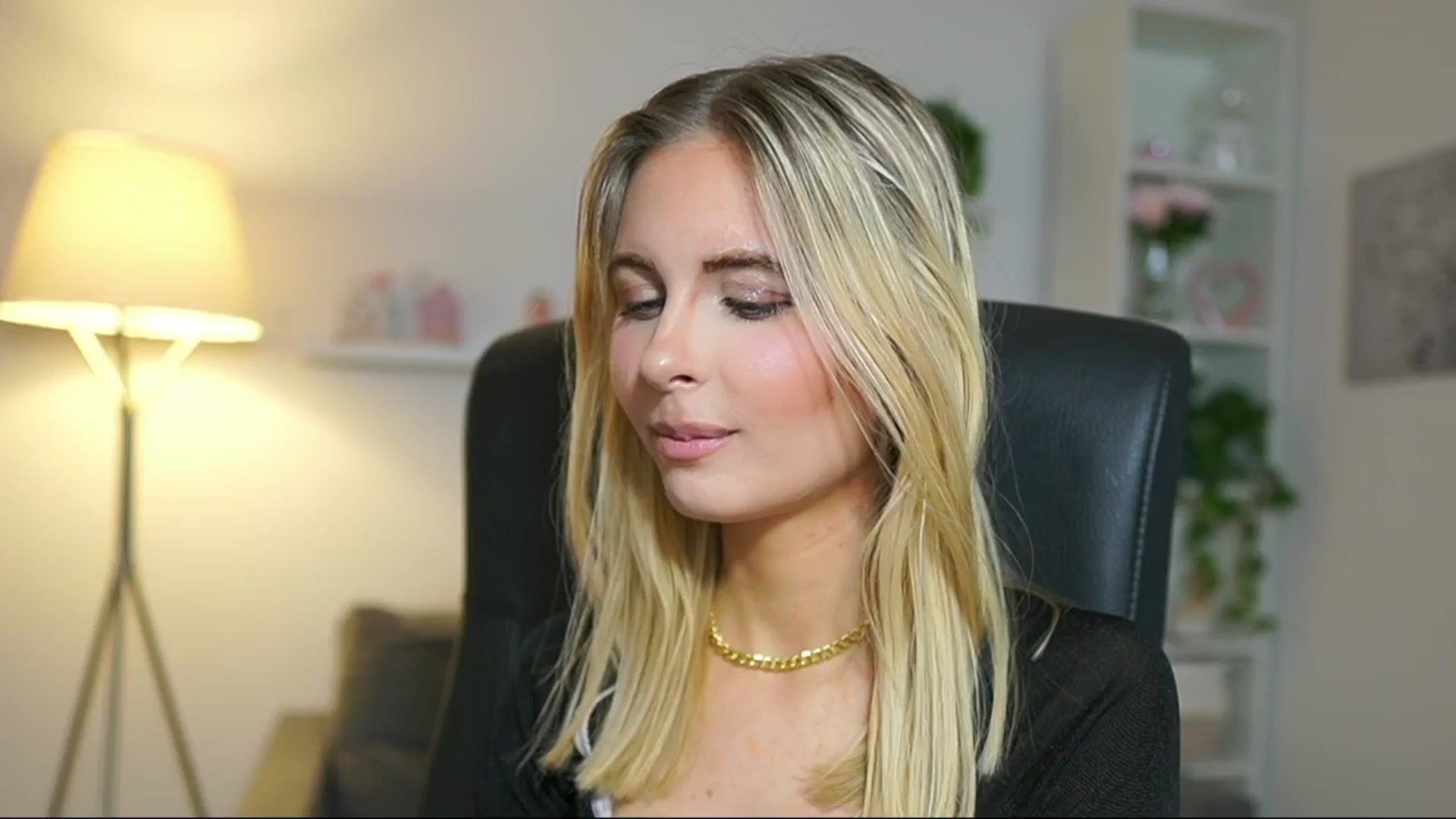 Gallery image thumbnail from Catecrago_'s myfreecams stream on, 04/29/2025, 13:05 image 11 of 20