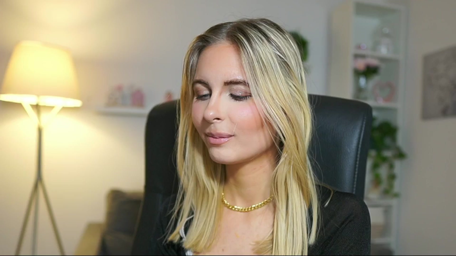 Gallery image thumbnail from Catecrago_'s myfreecams stream on, 04/29/2025, 13:05 image 15 of 20