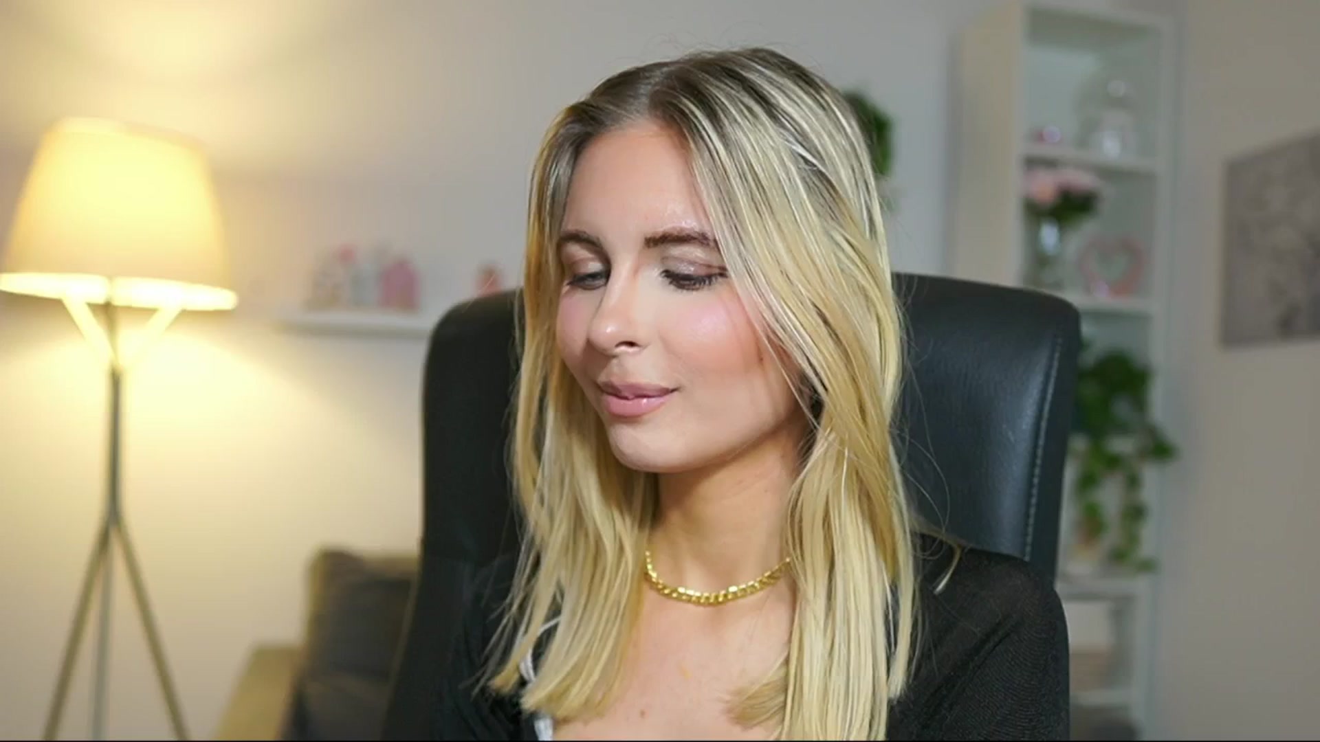 Gallery image thumbnail from Catecrago_'s myfreecams stream on, 04/29/2025, 13:05 image 10 of 20