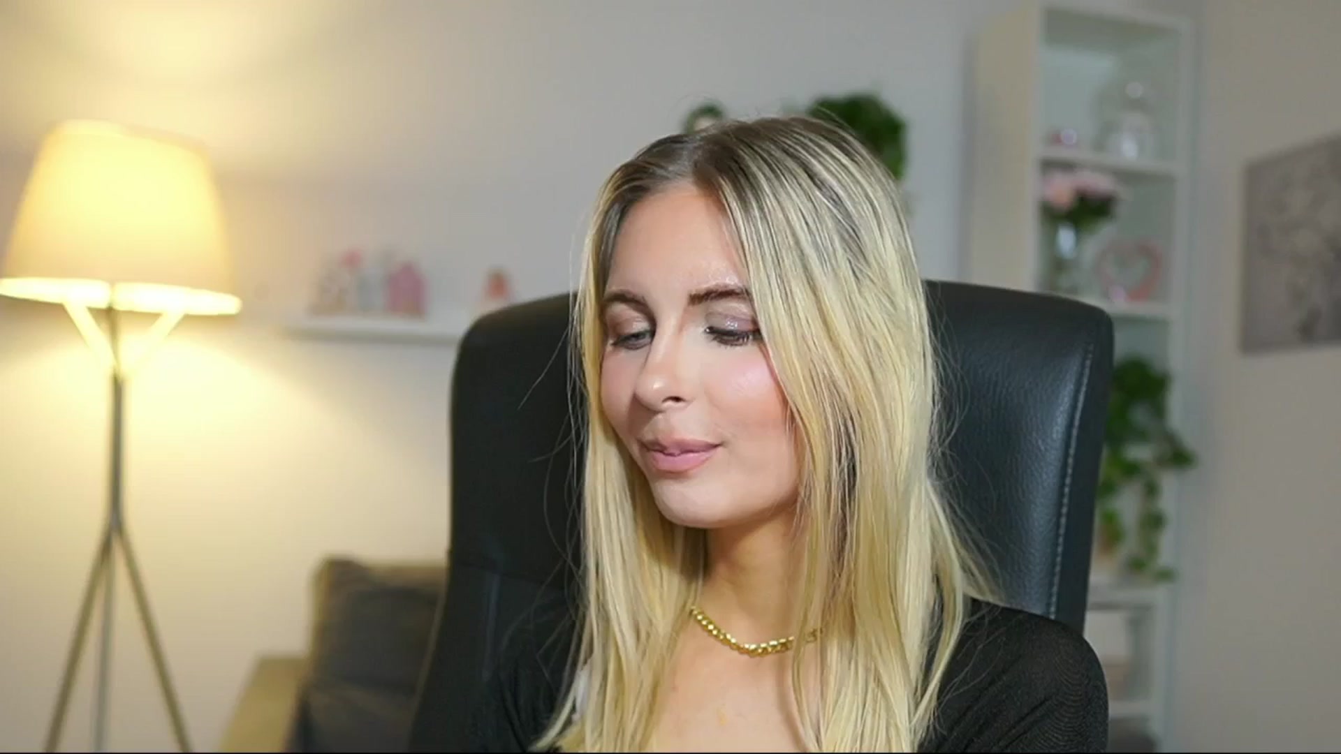 Gallery image thumbnail from Catecrago_'s myfreecams stream on, 04/29/2025, 14:01 image 16 of 20