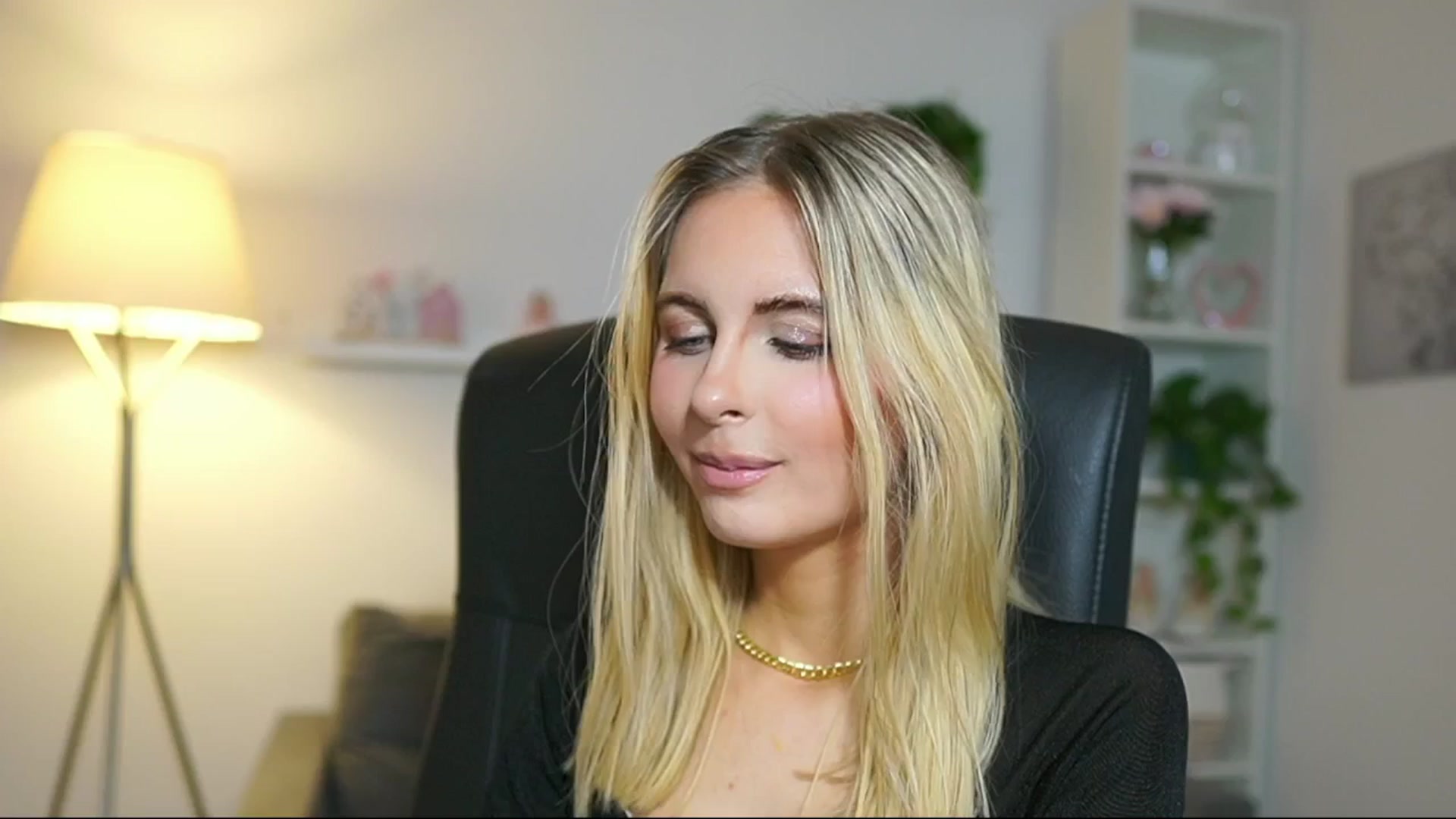 Gallery image thumbnail from Catecrago_'s myfreecams stream on, 04/29/2025, 14:01 image 6 of 20