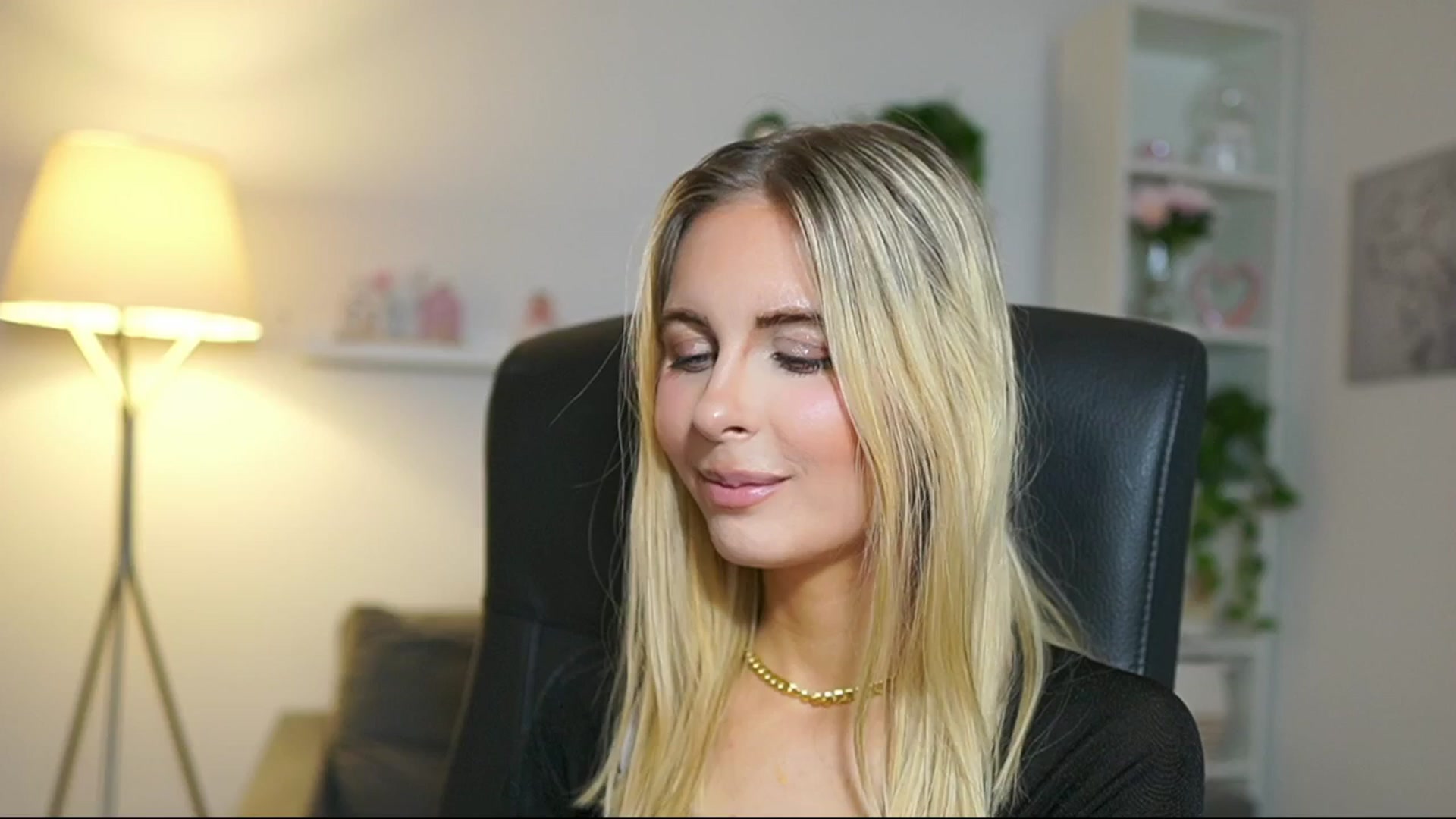 Gallery image thumbnail from Catecrago_'s myfreecams stream on, 04/29/2025, 14:01 image 14 of 20