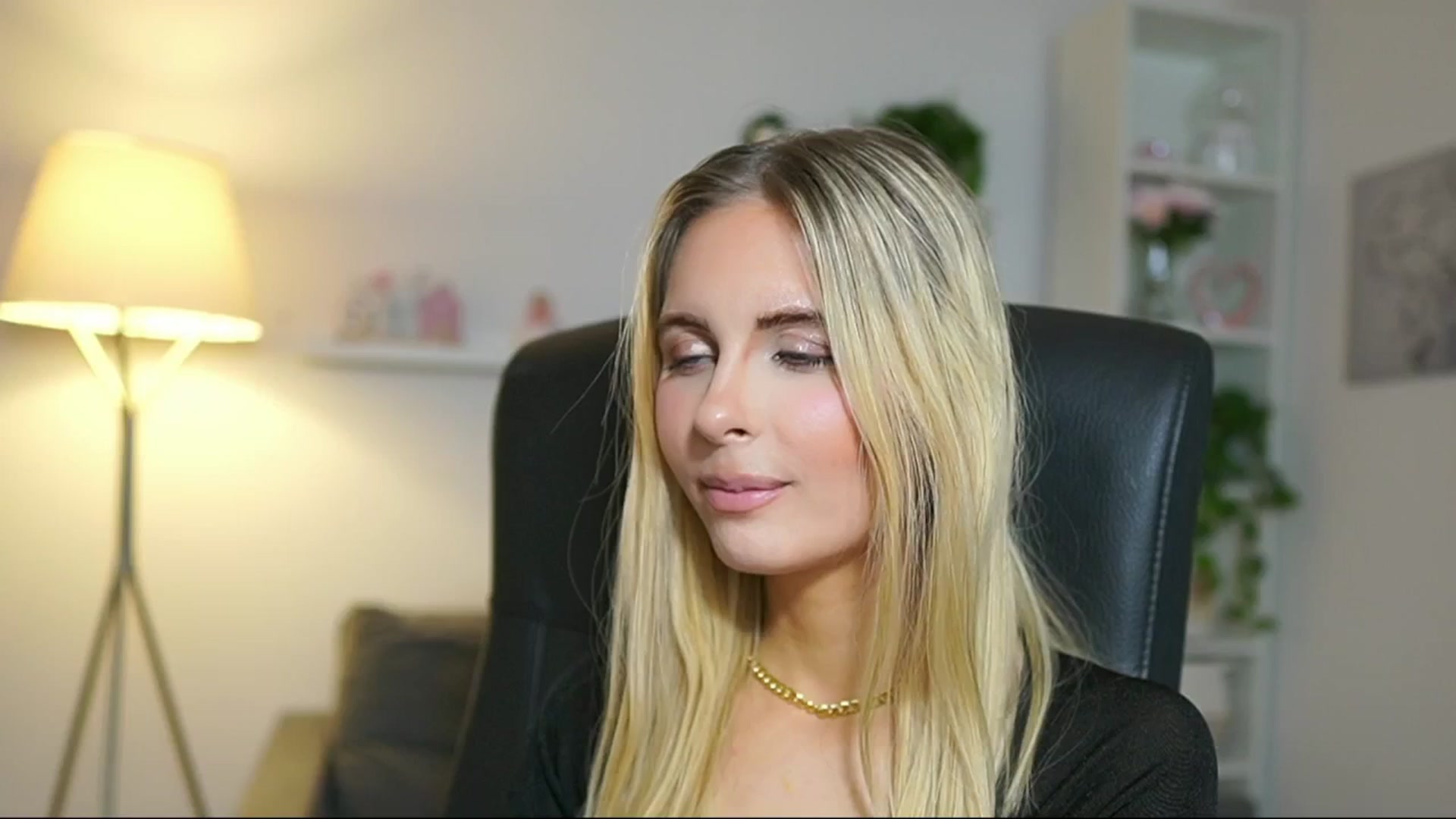 Gallery image thumbnail from Catecrago_'s myfreecams stream on, 04/29/2025, 14:01 image 17 of 20