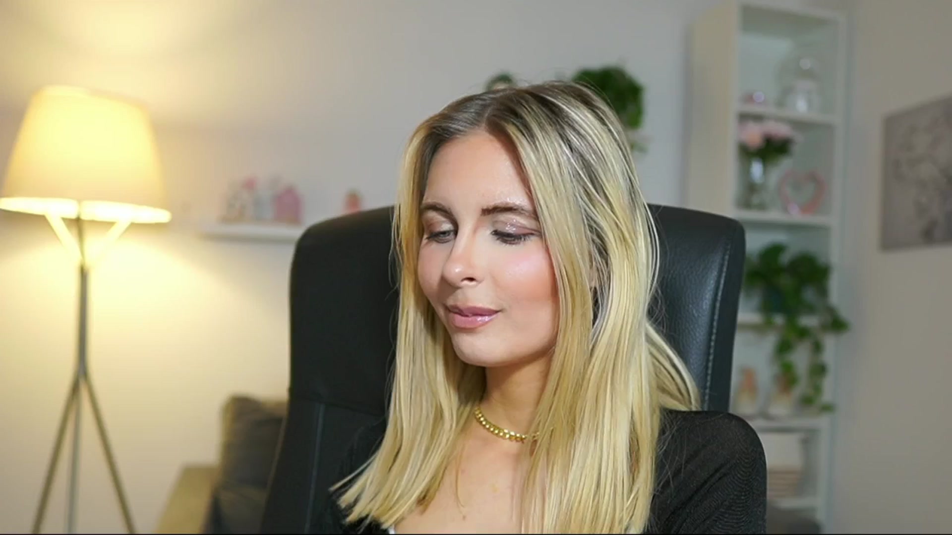 Gallery image thumbnail from Catecrago_'s myfreecams stream on, 04/29/2025, 16:16 image 1 of 20