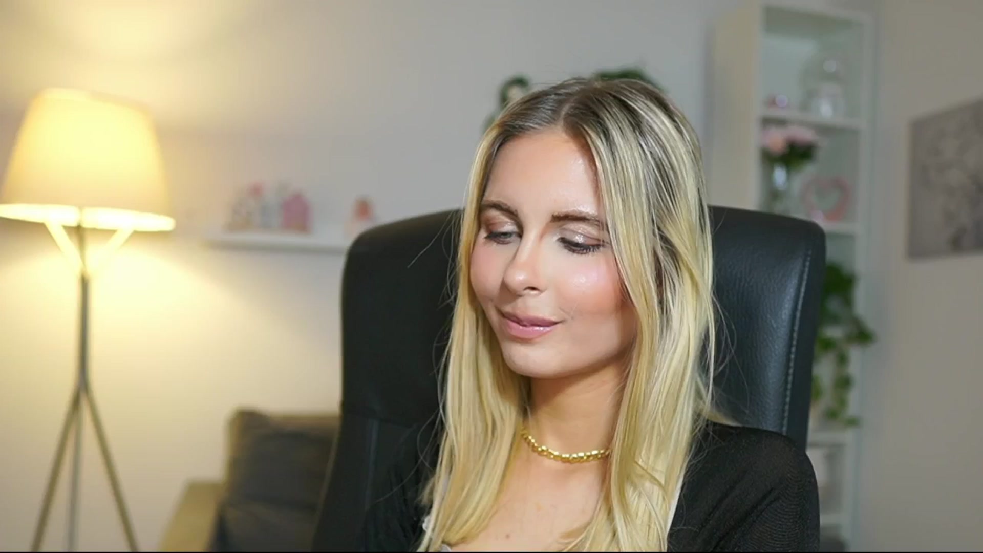 Gallery image thumbnail from Catecrago_'s myfreecams stream on, 04/29/2025, 16:16 image 15 of 20