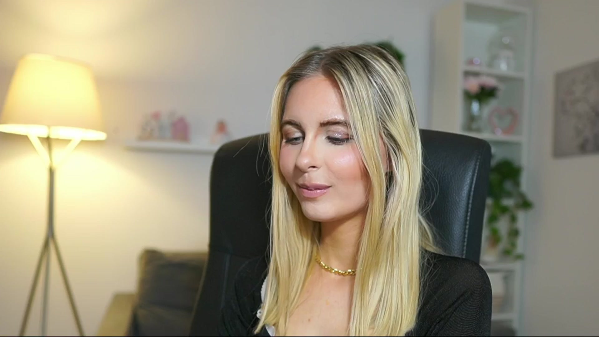 Gallery image thumbnail from Catecrago_'s myfreecams stream on, 04/29/2025, 16:16 image 13 of 20