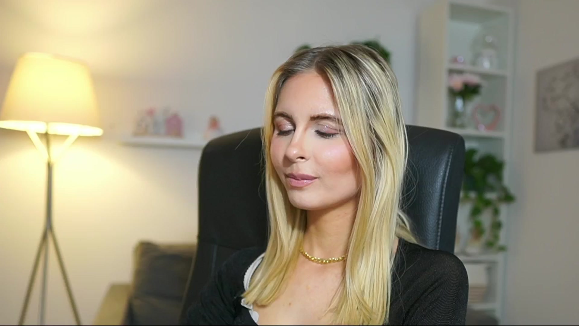 Gallery image thumbnail from Catecrago_'s myfreecams stream on, 04/29/2025, 16:16 image 7 of 20