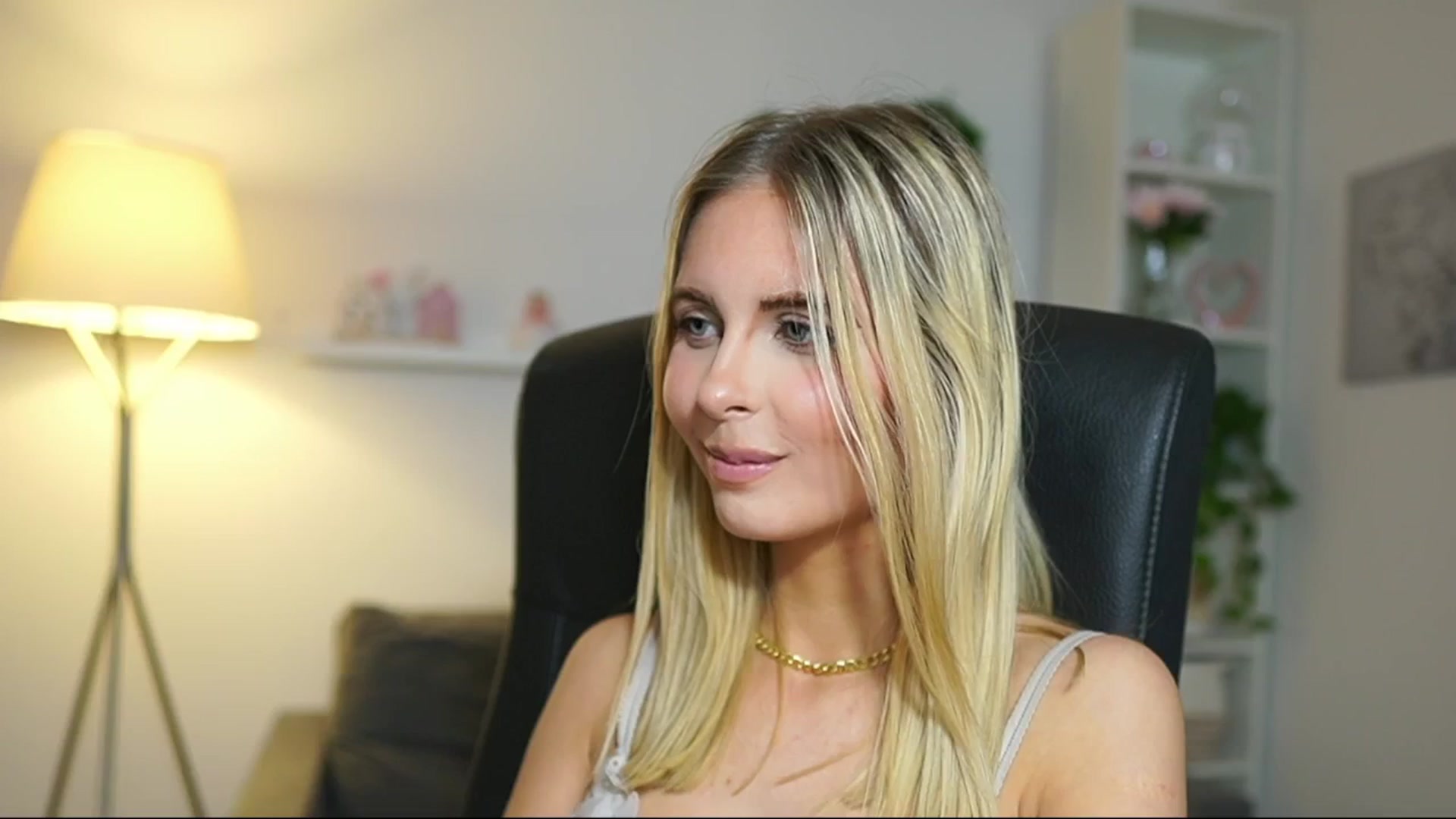 Gallery image thumbnail from Catecrago_'s myfreecams stream on, 04/29/2025, 16:53 image 15 of 20