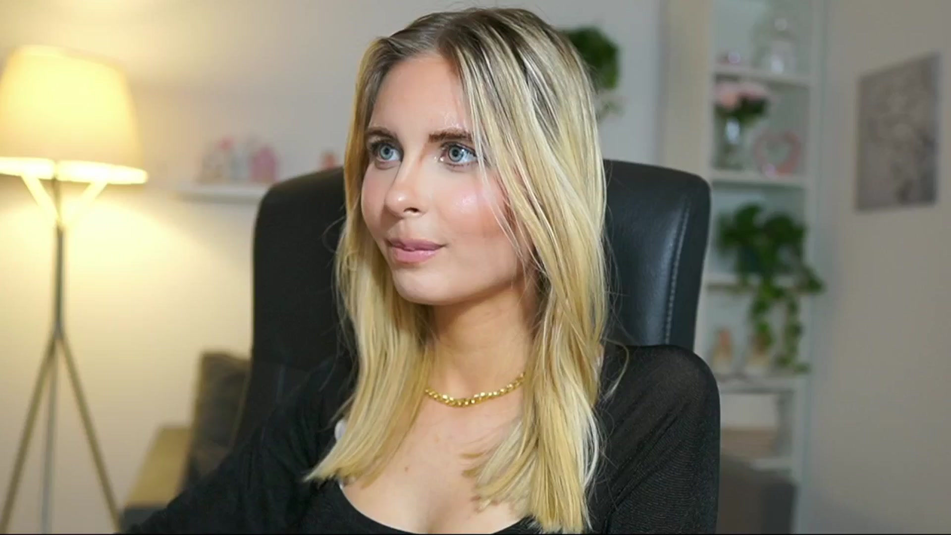 Gallery image thumbnail from Catecrago_'s myfreecams stream on, 04/29/2025, 17:49 image 13 of 20