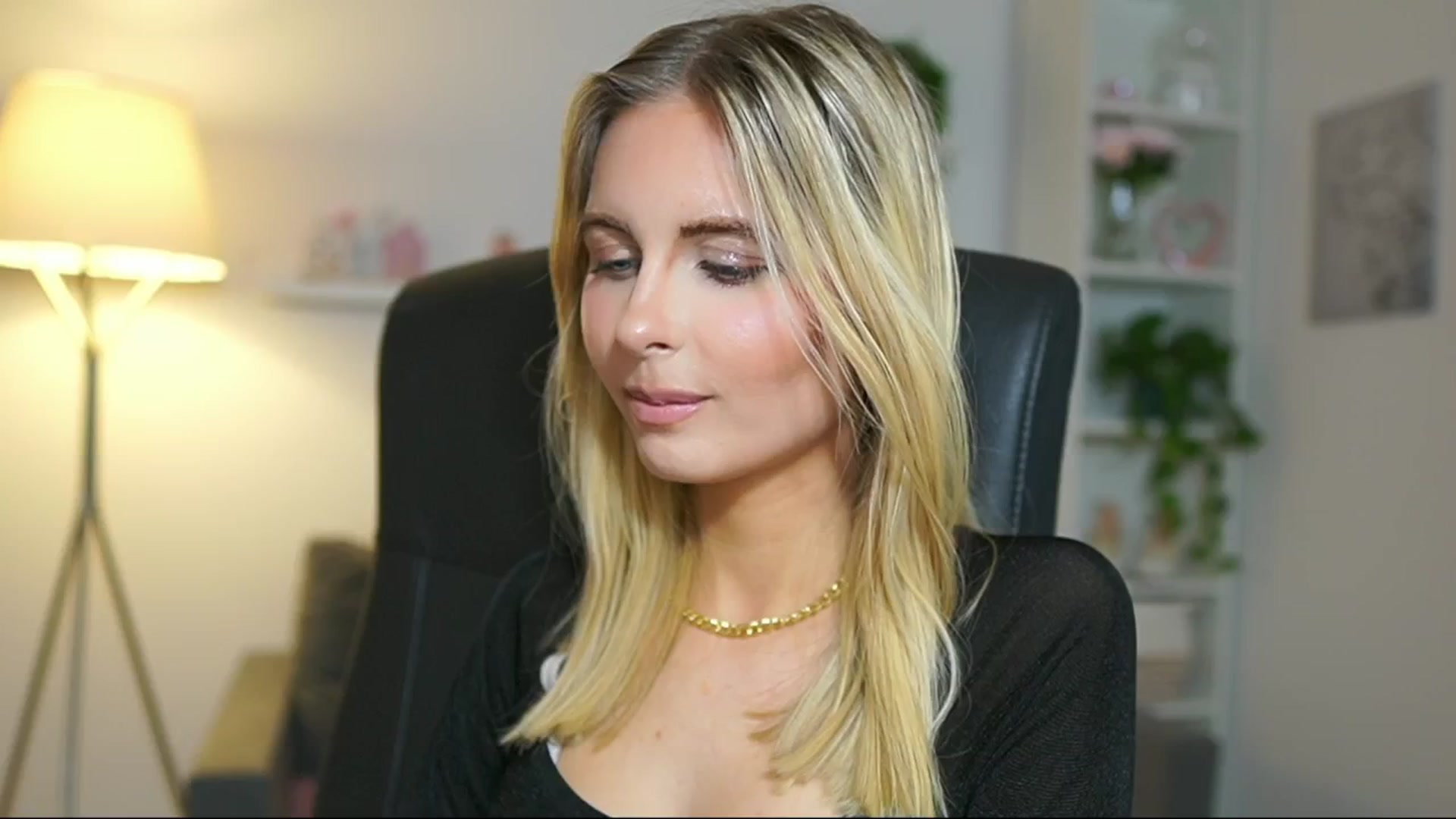Gallery image thumbnail from Catecrago_'s myfreecams stream on, 04/29/2025, 17:49 image 8 of 20