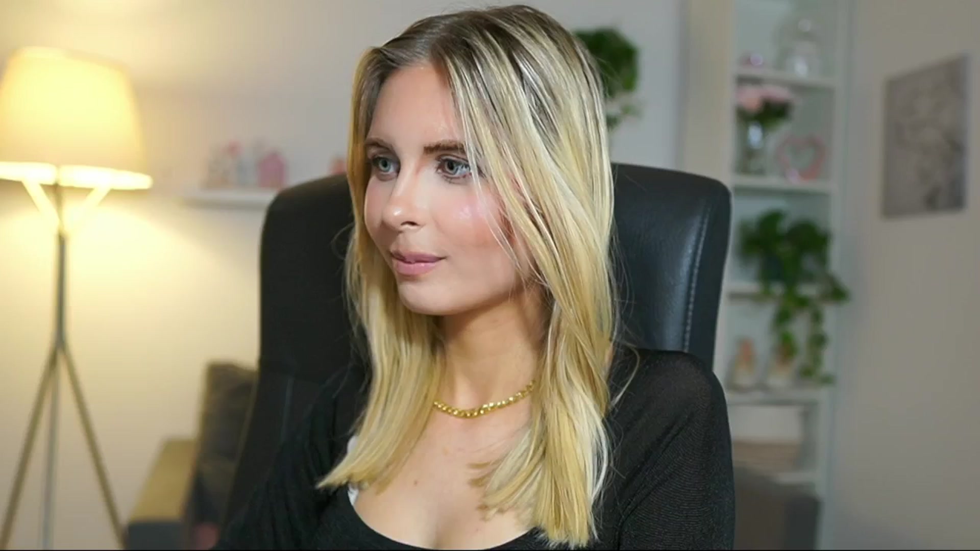 Gallery image thumbnail from Catecrago_'s myfreecams stream on, 04/29/2025, 17:49 image 14 of 20
