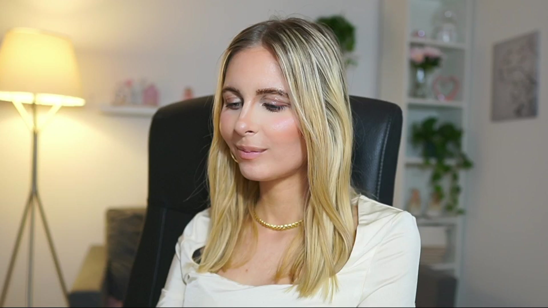 Gallery image thumbnail from Catecrago_'s myfreecams stream on, 04/30/2025, 16:04 image 18 of 20
