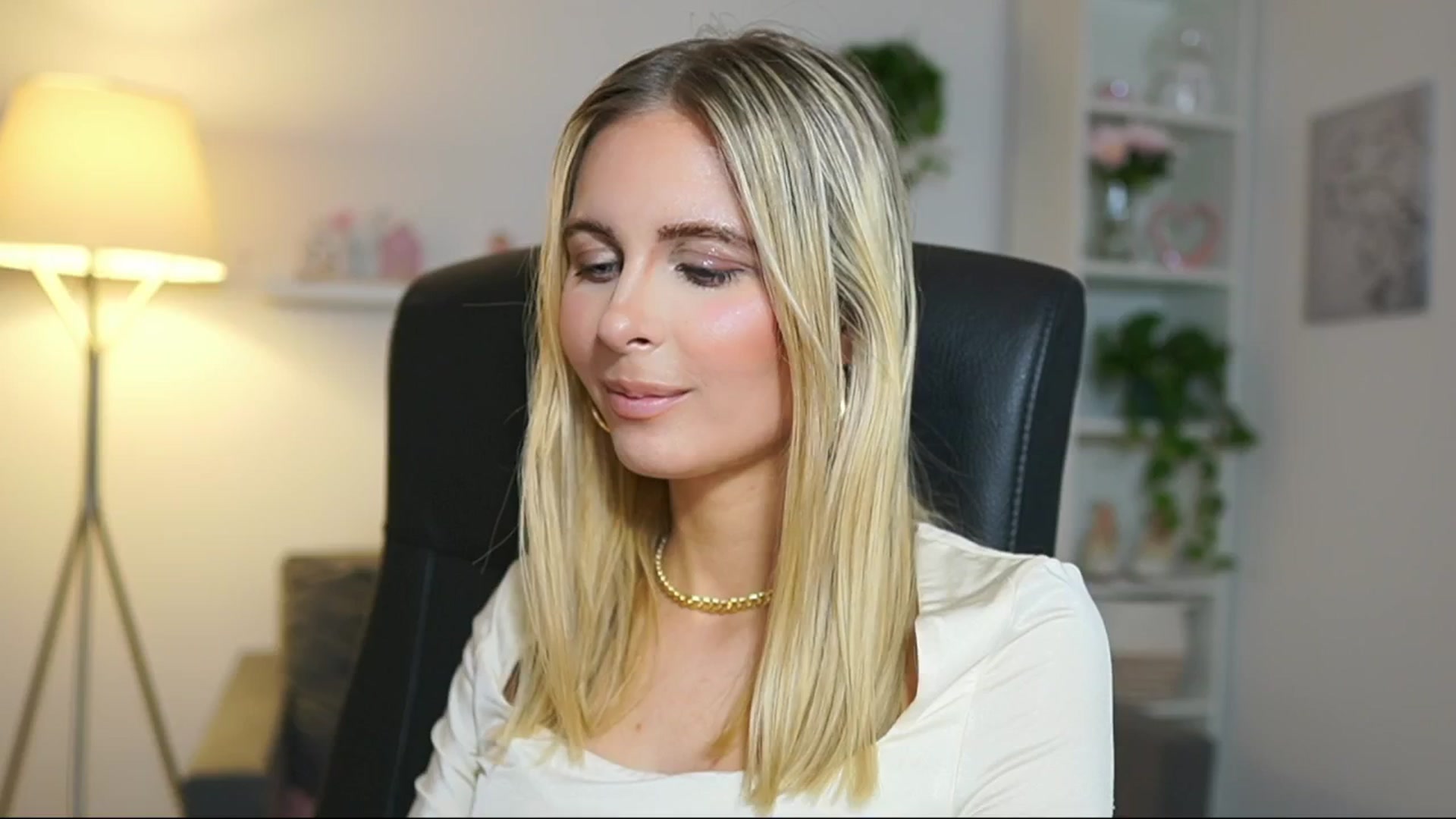 Gallery image thumbnail from Catecrago_'s myfreecams stream on, 04/30/2025, 16:04 image 12 of 20