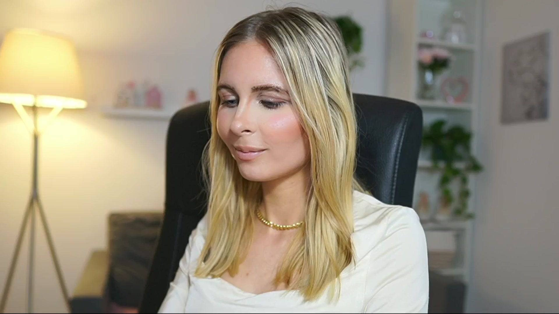 Gallery image thumbnail from Catecrago_'s myfreecams stream on, 04/30/2025, 16:04 image 17 of 20