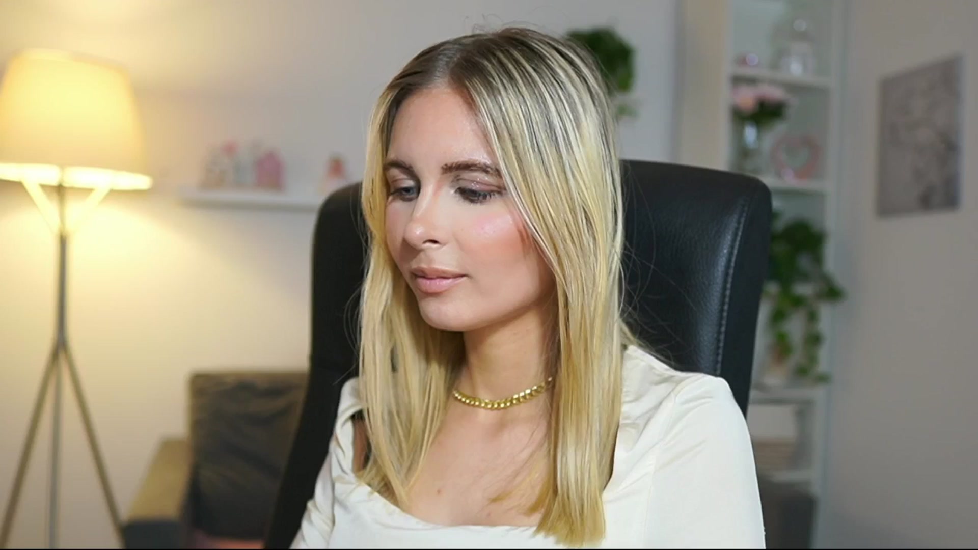 Gallery image thumbnail from Catecrago_'s myfreecams stream on, 04/30/2025, 16:04 image 4 of 20