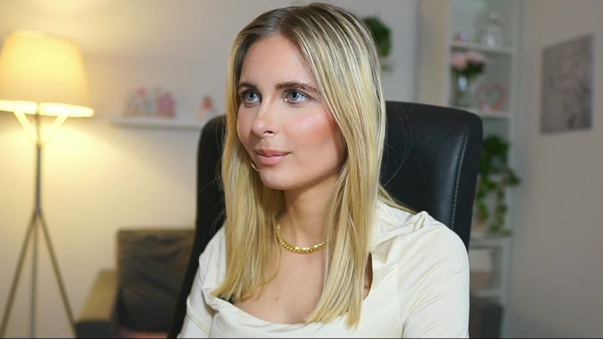 Gallery image thumbnail from Catecrago_'s myfreecams stream on, 04/30/2025, 16:04 image 1 of 20
