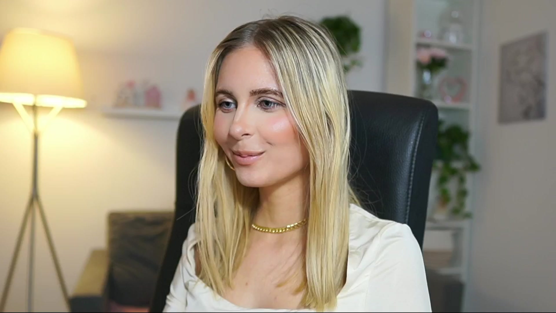 Gallery image thumbnail from Catecrago_'s myfreecams stream on, 04/30/2025, 16:04 image 6 of 20