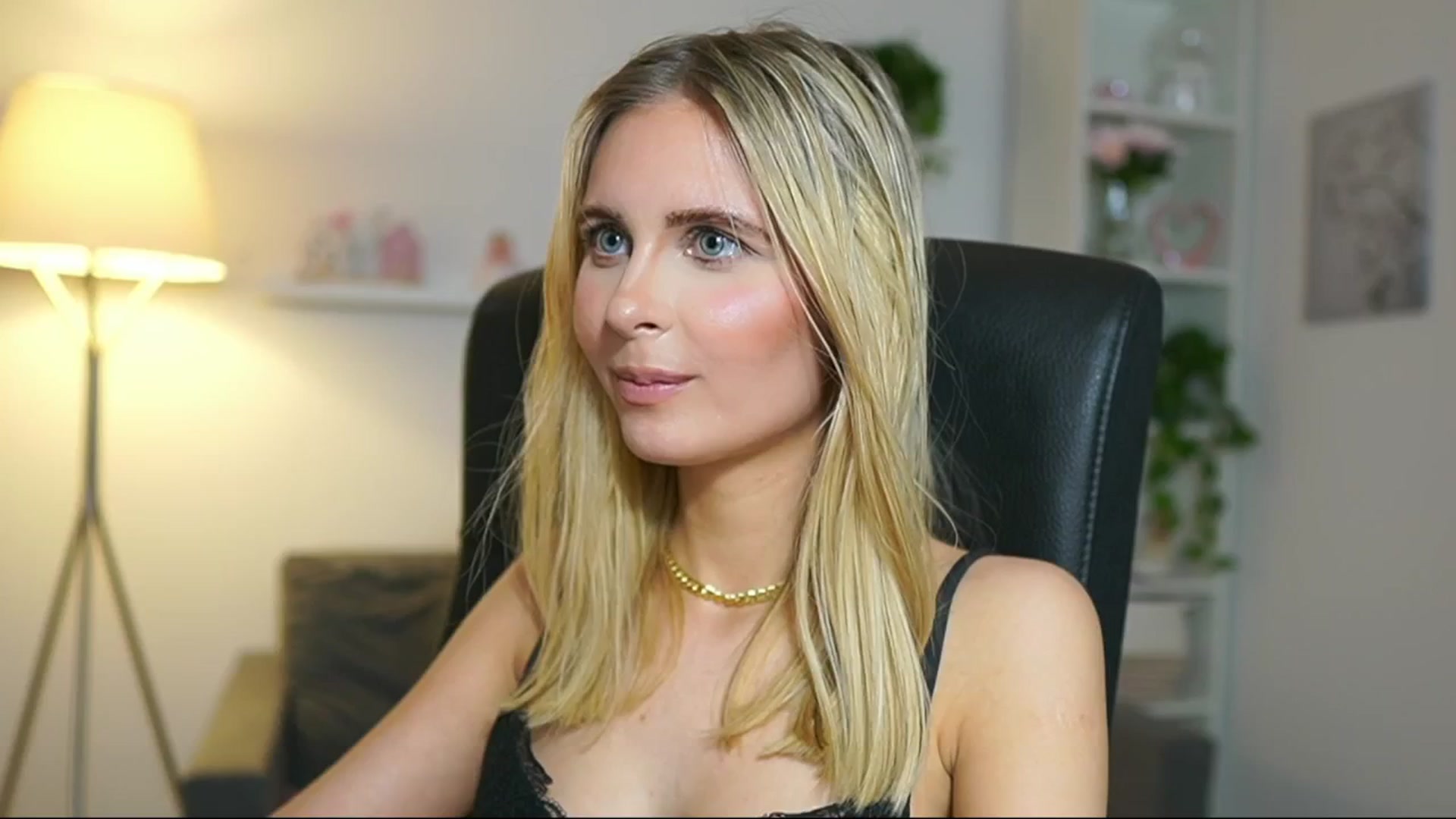 Gallery image thumbnail from Catecrago_'s myfreecams stream on, 04/30/2025, 18:04 image 20 of 20