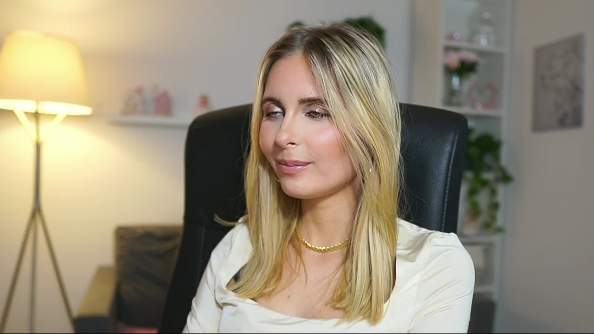 Gallery image thumbnail from Catecrago_'s myfreecams stream on, 04/30/2025, 18:04 image 1 of 20