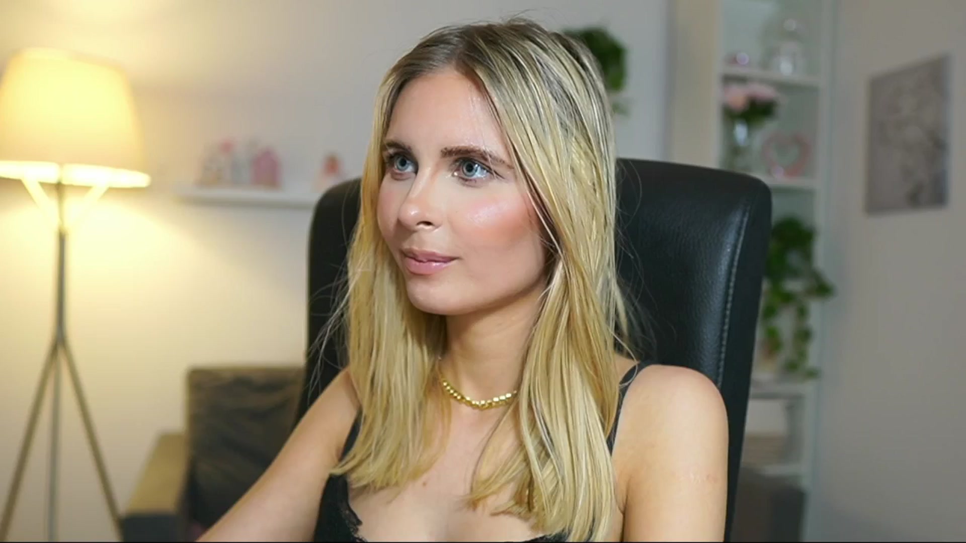 Gallery image thumbnail from Catecrago_'s myfreecams stream on, 04/30/2025, 18:04 image 19 of 20