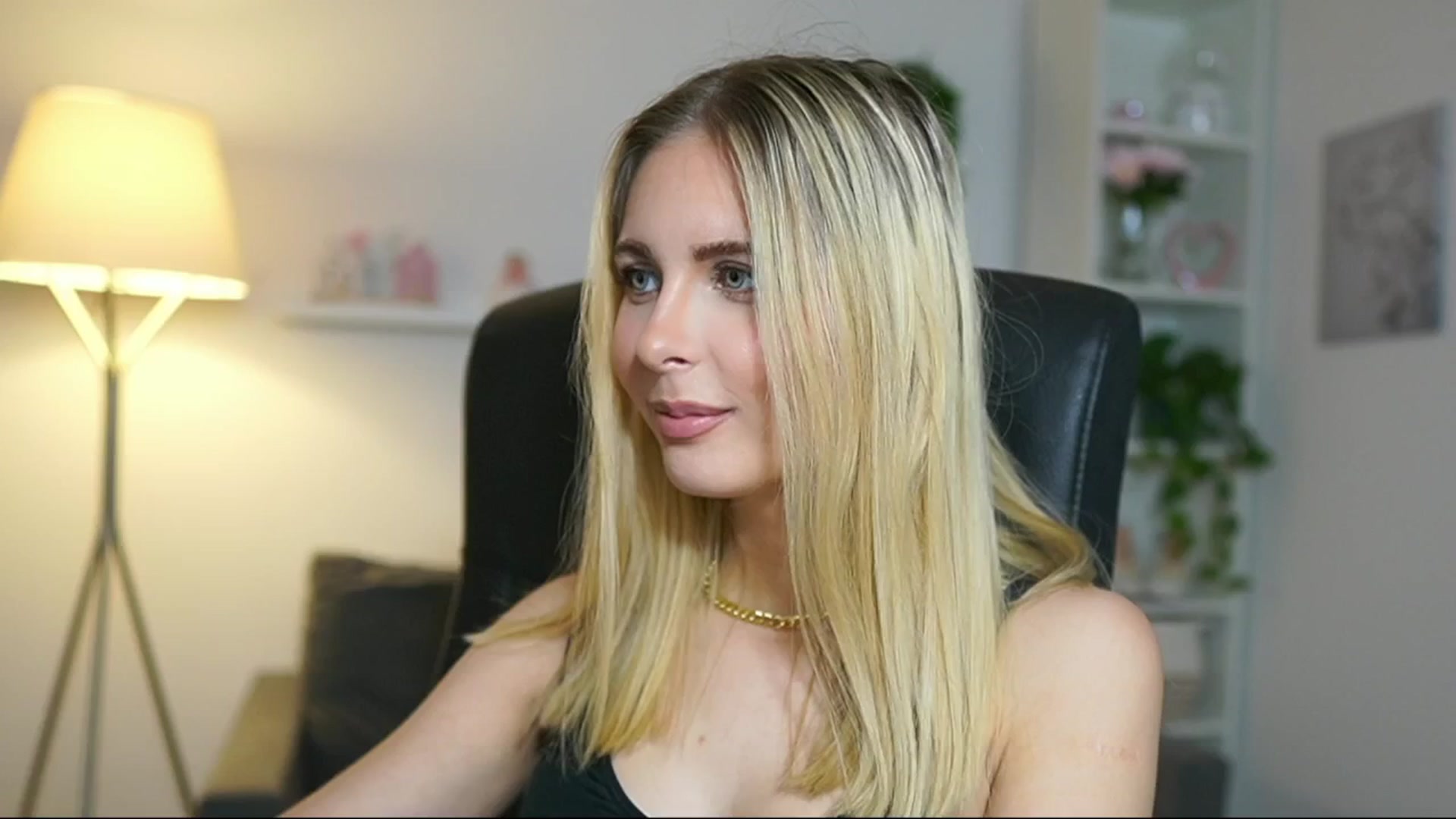 Gallery image thumbnail from Catecrago_'s myfreecams stream on, 05/05/2025, 10:12 image 10 of 20