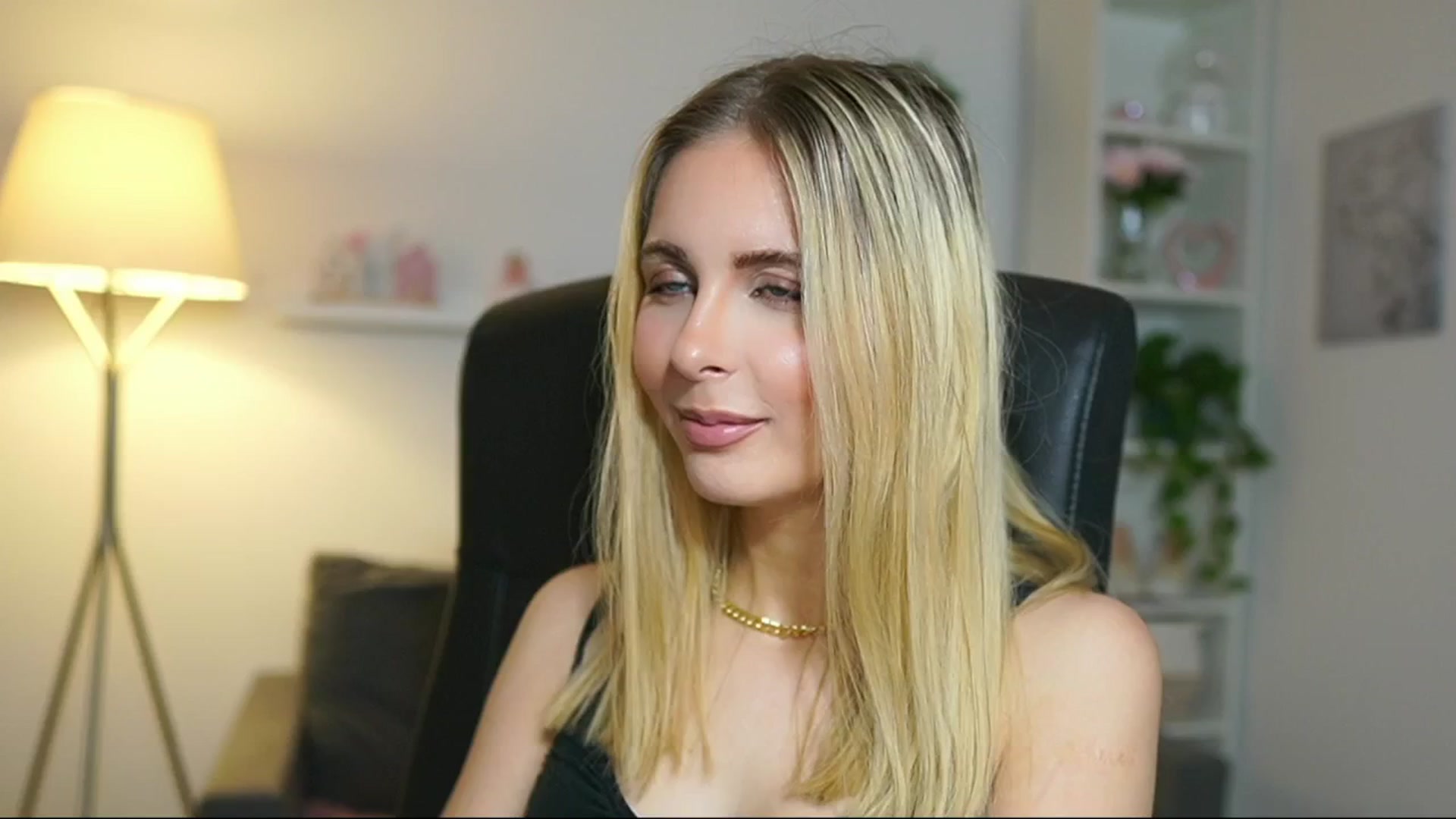 Gallery image thumbnail from Catecrago_'s myfreecams stream on, 05/05/2025, 10:12 image 11 of 20