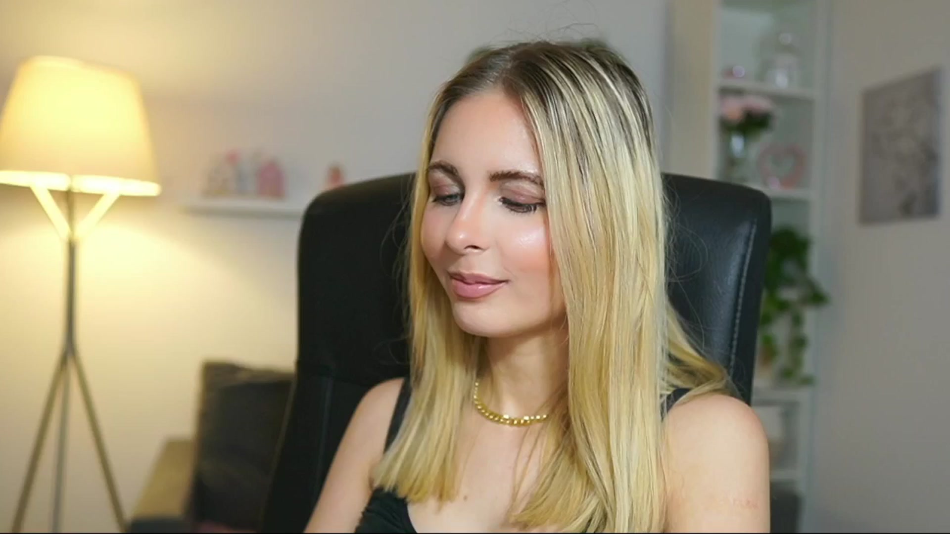 Gallery image thumbnail from Catecrago_'s myfreecams stream on, 05/05/2025, 10:12 image 12 of 20
