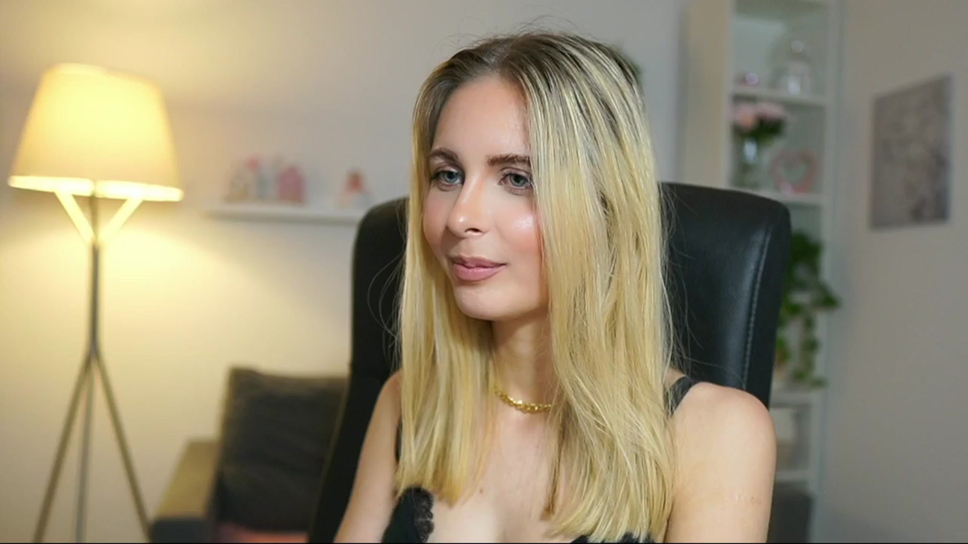 Gallery image thumbnail from Catecrago_'s myfreecams stream on, 05/05/2025, 12:06 image 17 of 20