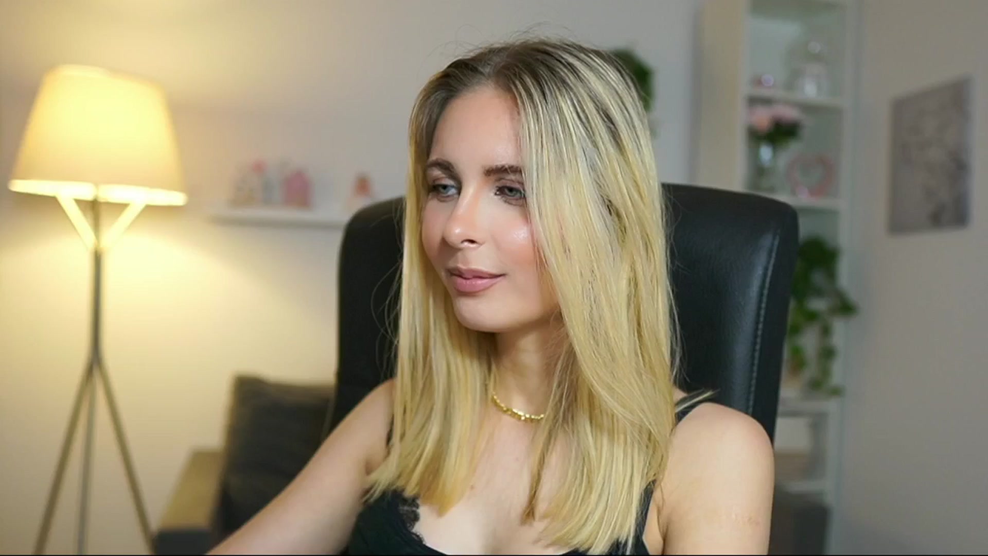 Gallery image thumbnail from Catecrago_'s myfreecams stream on, 05/05/2025, 12:06 image 13 of 20