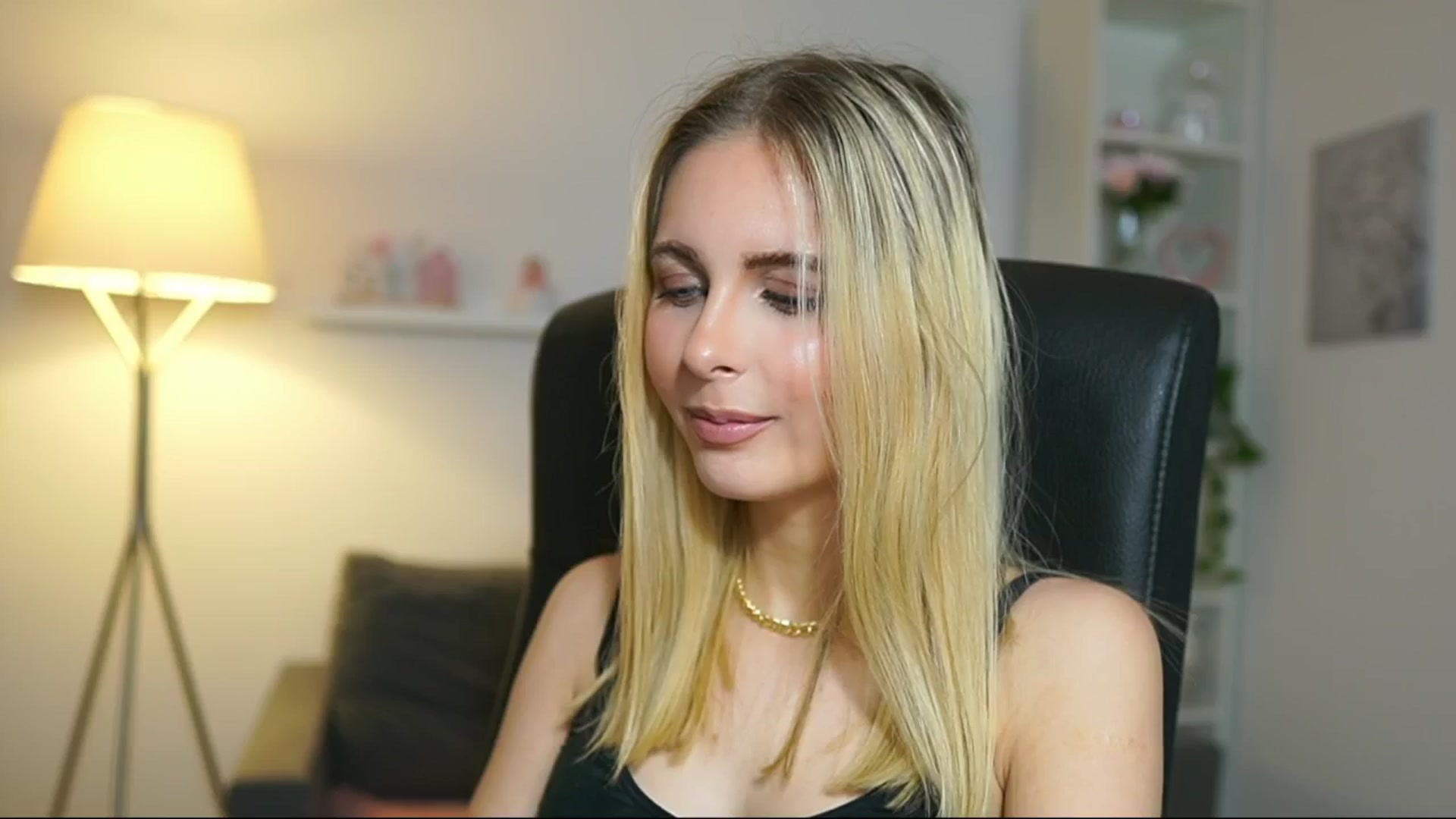 Gallery image thumbnail from Catecrago_'s myfreecams stream on, 05/05/2025, 12:06 image 6 of 20